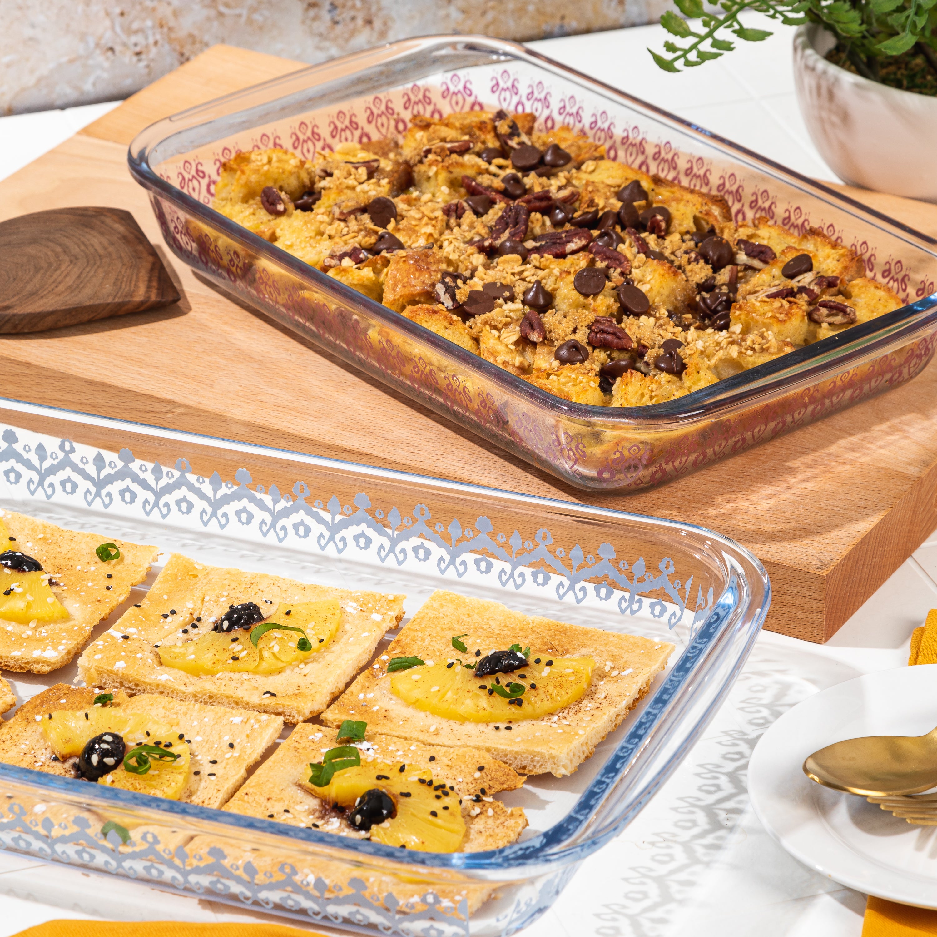 Spice by Tia Mowry Spicy Cloves 2-Pack 3.1-Quart and 2.3-Quart Oven, Dishwasher and Microwave Safe Borosilicate Glass Bakeware Set