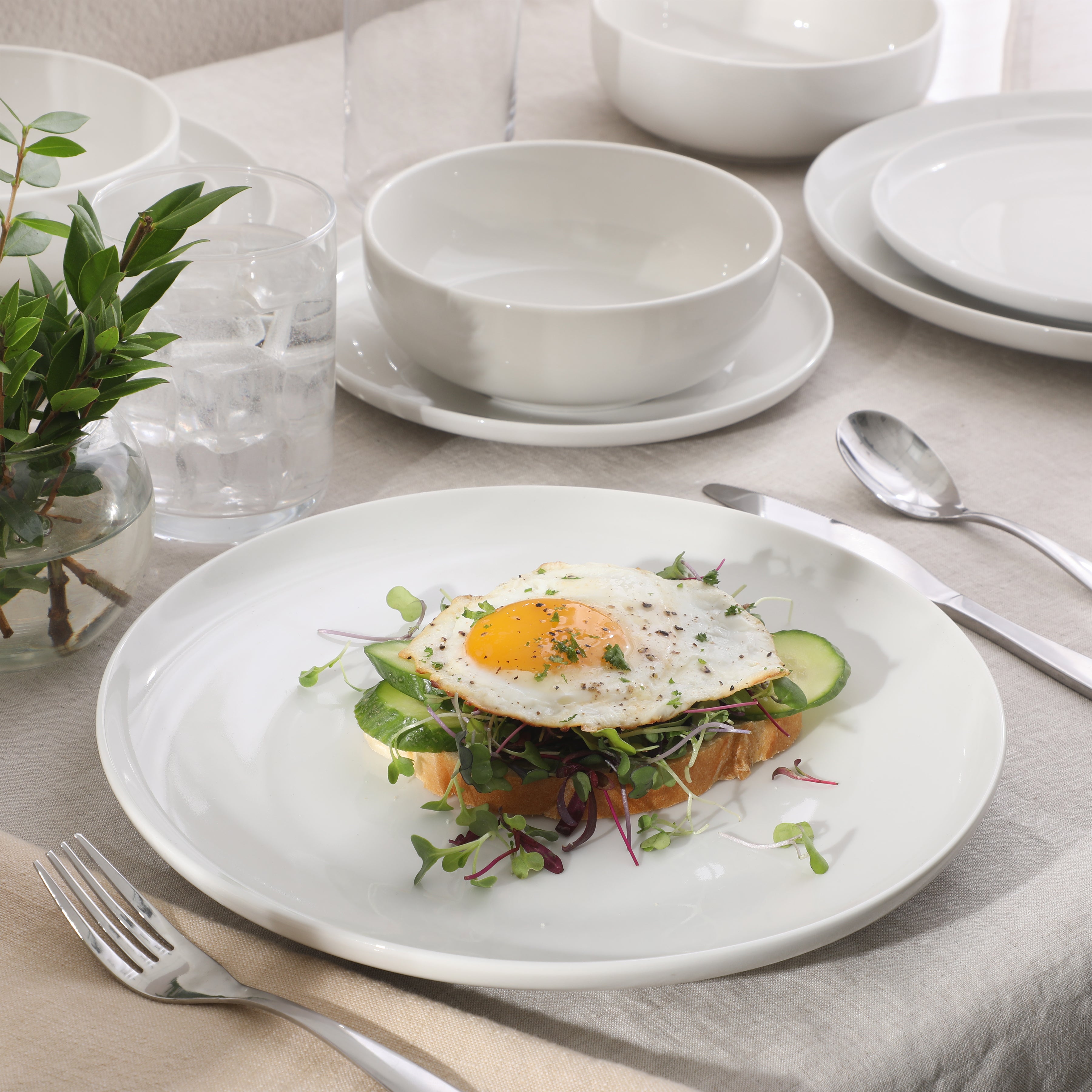 Gibson Home Havenstone 12-Piece Porcelain Dinnerware Set – Dinner Plates, Salad Plates & Bowls, Classic White Everyday Dish Set for Home, Kitchen, Microwave & Dishwasher Safe