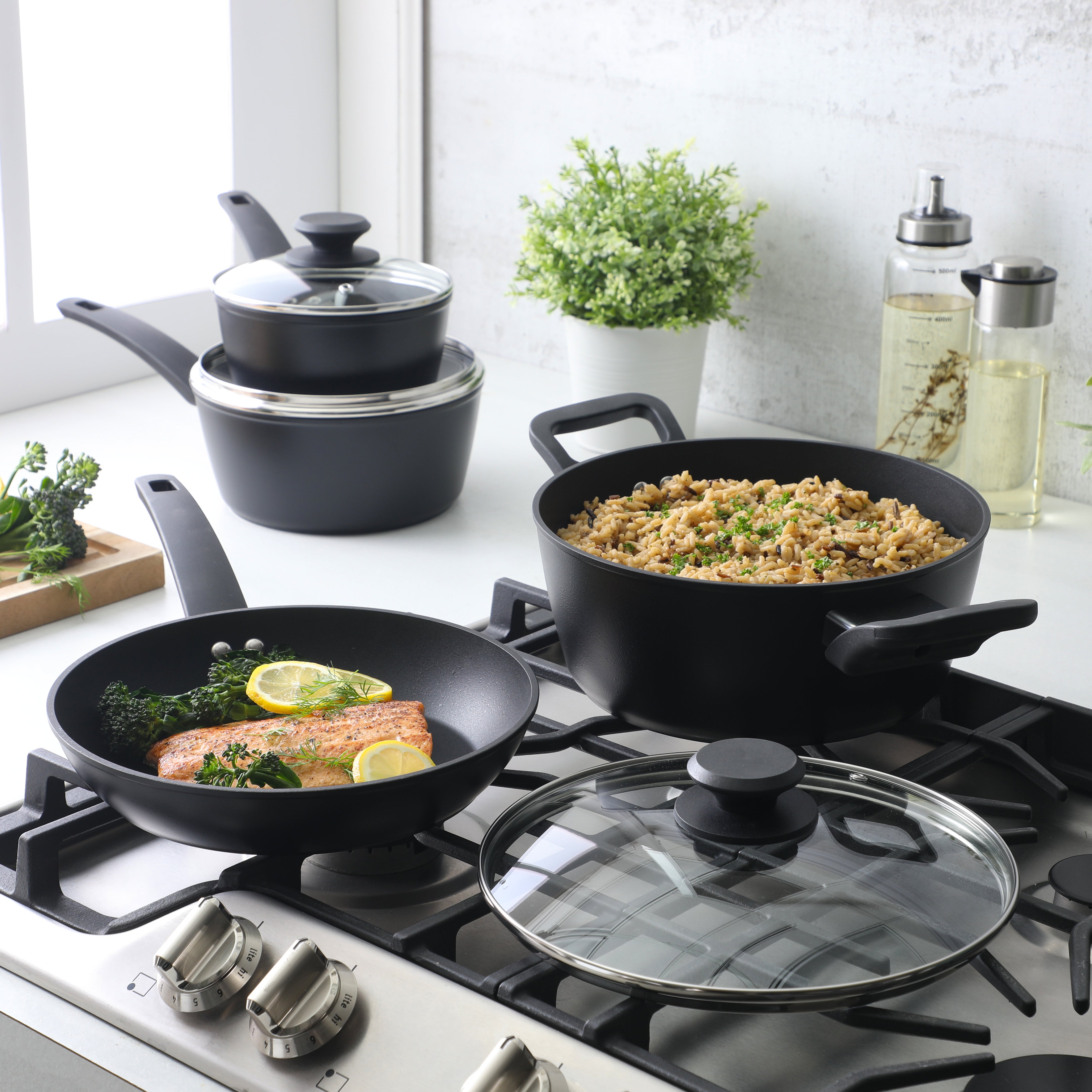 Oster Connelly 7-Piece Aluminum Premium Nonstick Pots and Pans Cookware Set w/ Induction & Bakelite Stay Cool Handle - Black