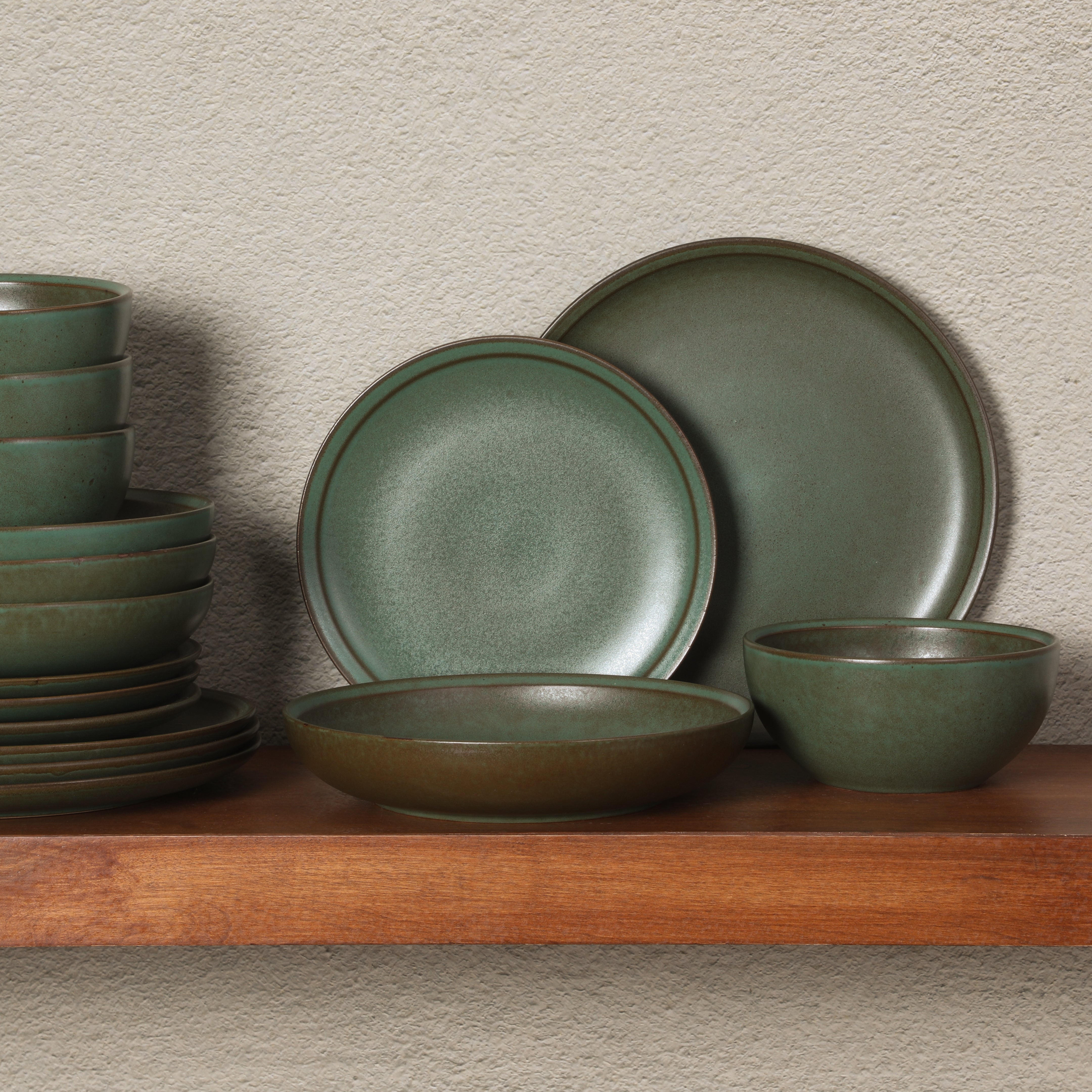 Gibson Elite Beckett Stoneware Matte Reactive Glaze 16 Piece (Service for 4) Plates and Bowls Dinnerware Set