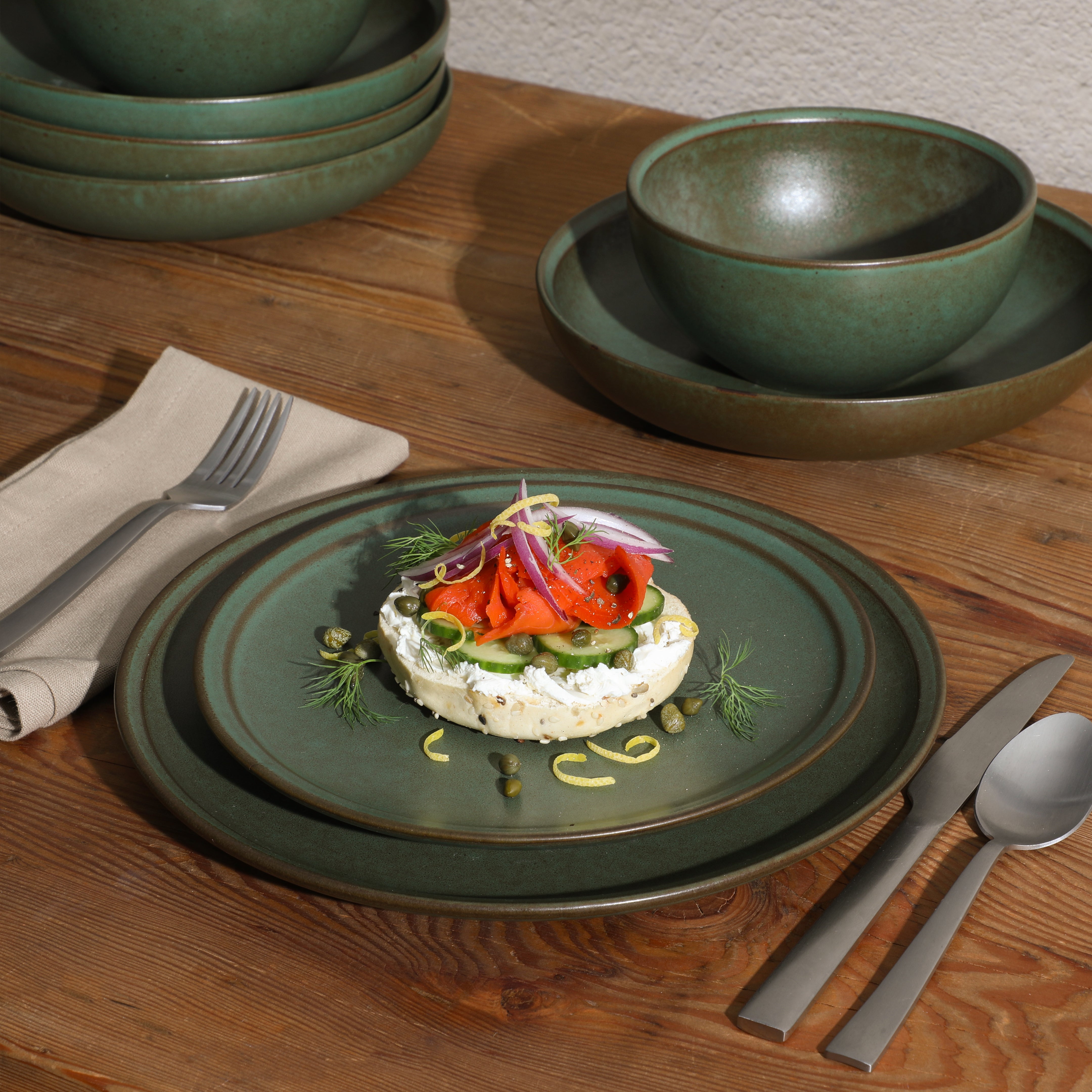 Gibson Elite Beckett Stoneware Matte Reactive Glaze 16 Piece (Service for 4) Plates and Bowls Dinnerware Set