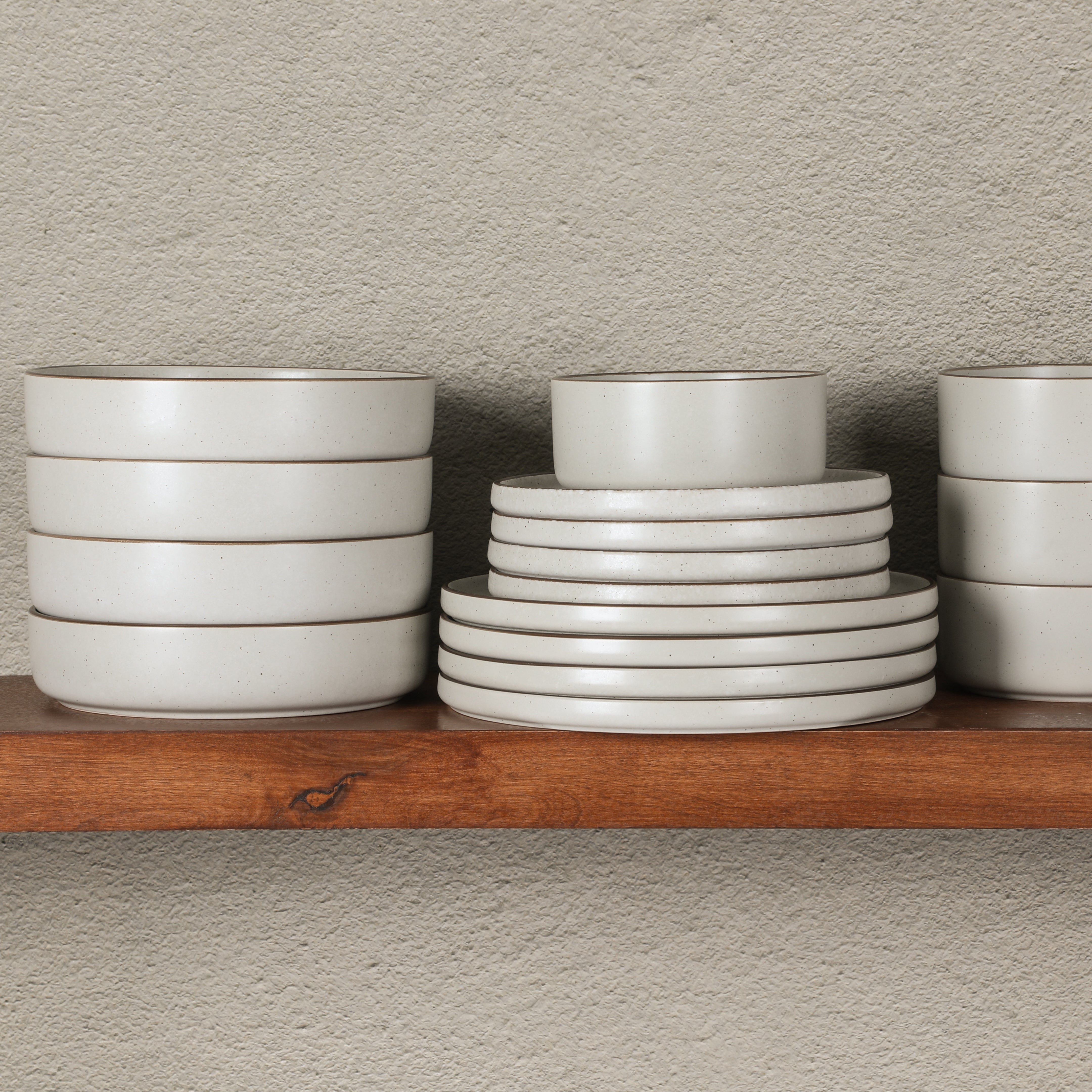 Gibson Elite Gelston Stoneware Matte Reactive Glaze 16 Piece (Service for 4) Plates and Bowl Dinnerware Set