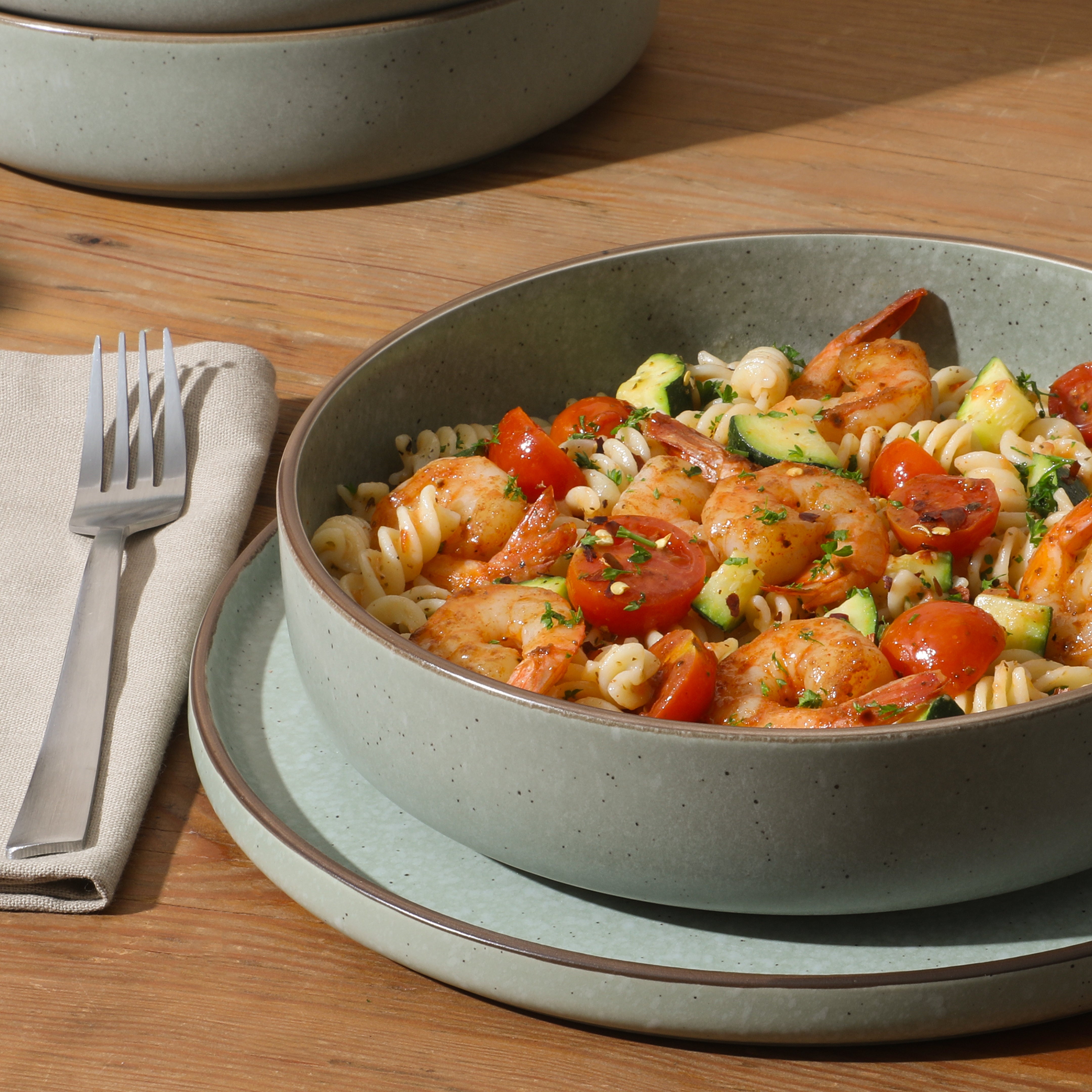 Gibson Elite Gelston Stoneware Matte Reactive Glaze 16 Piece (Service for 4) Plates and Bowl Dinnerware Set