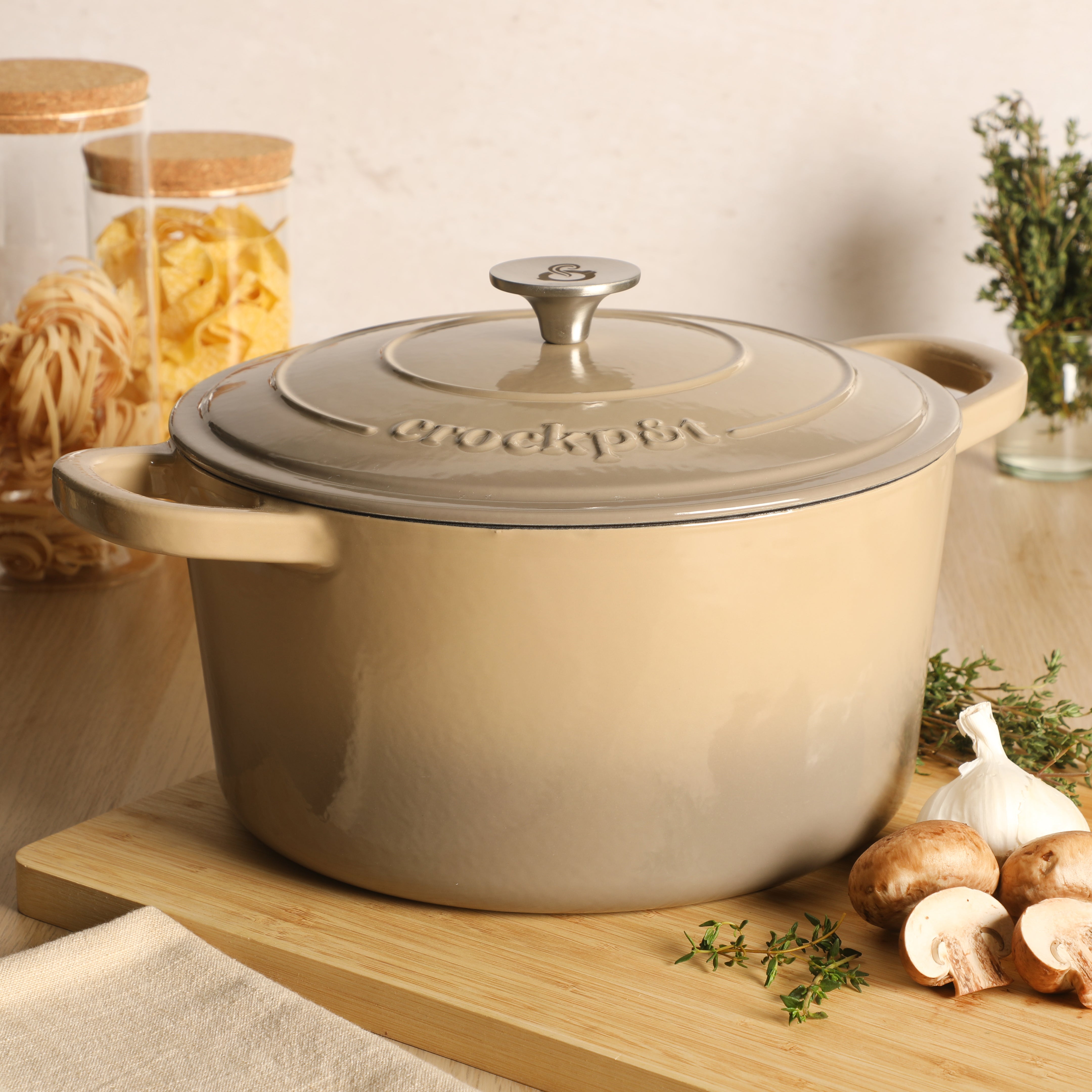 Crock Pot Artisan 7-Quart Round Cast Iron Dutch Oven Pot With Lid