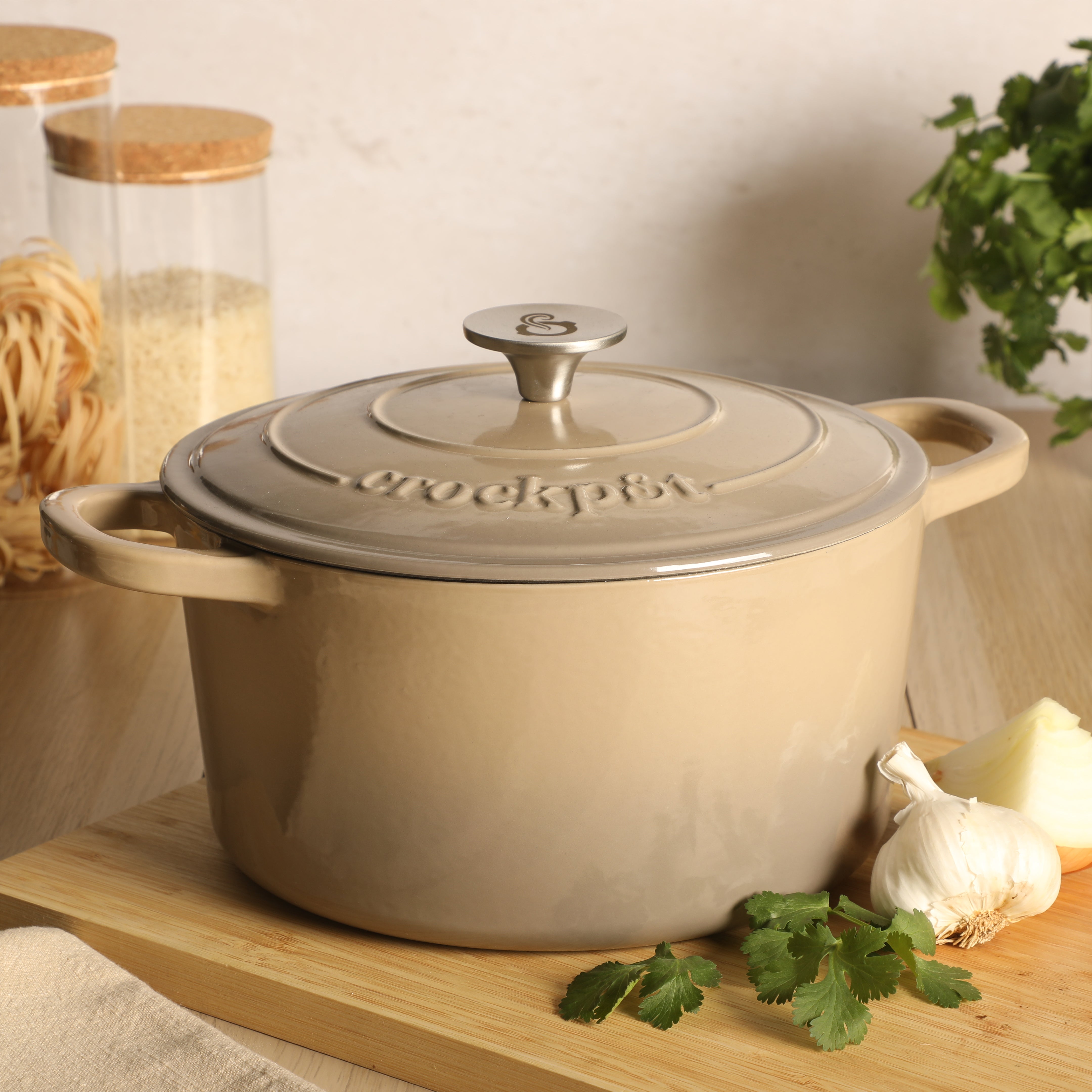 Crock Pot Artisan 5-Quart Round Cast Iron Dutch Oven Pot With Lid
