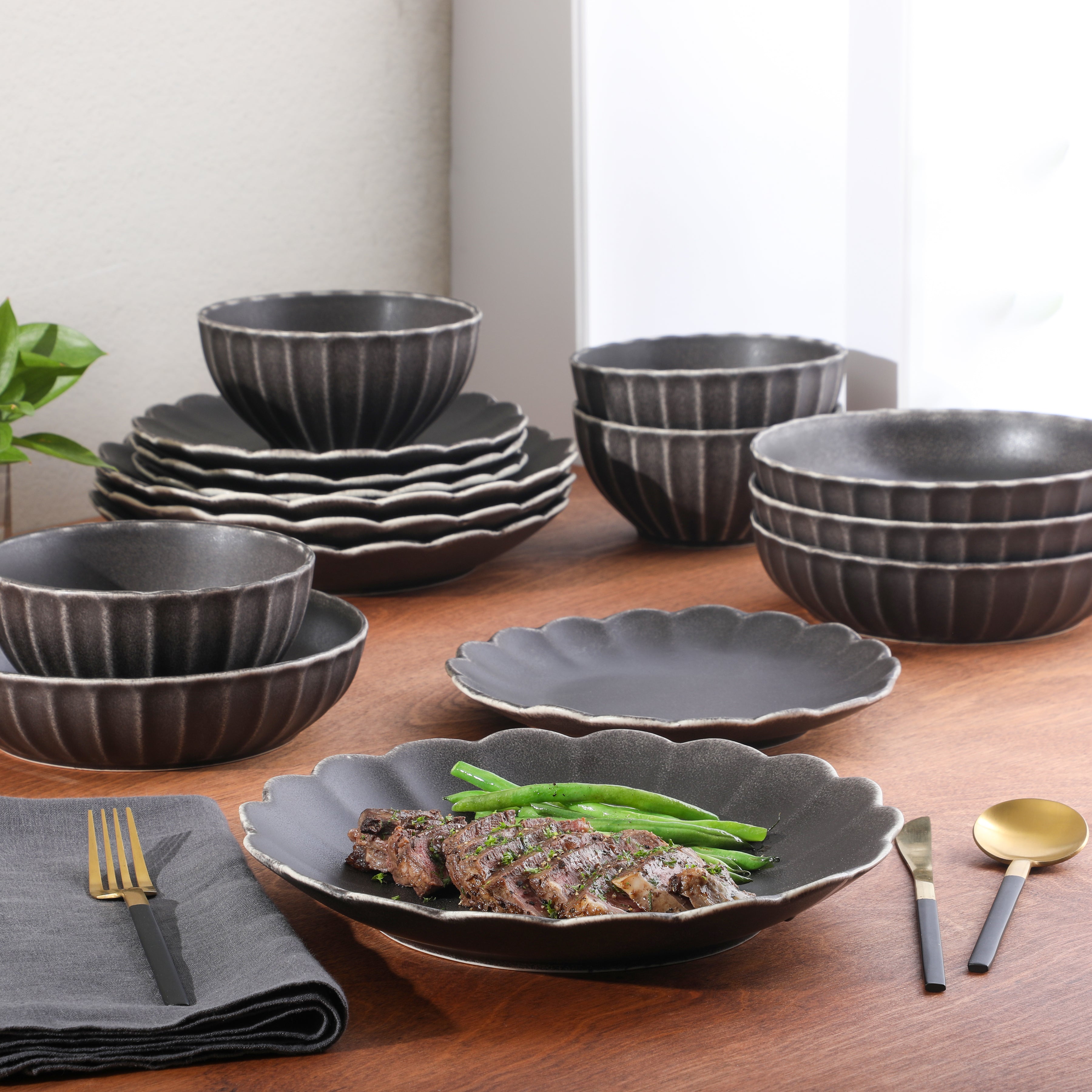 Gibson Elite Malibu Shore 16 Piece Scallop Stoneware Reactive Glaze (Service for 4) Ceramic Plates and Bowls Dinnerware Set
