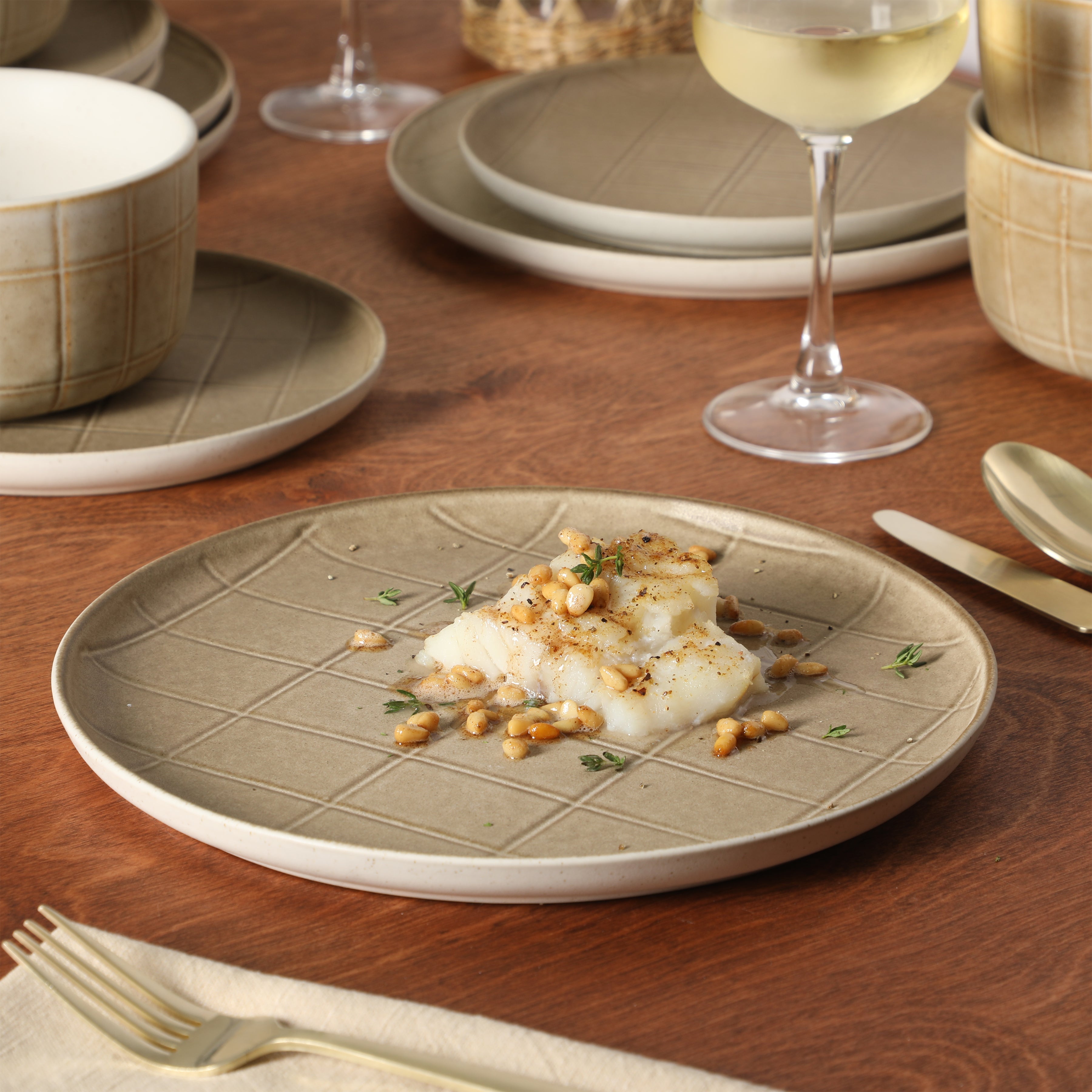 Gisbon Elite Butterwick 12 Piece Plates and Bowls Stoneware Dinnerware Set - Reactive Glaze Patterned Dishes - Microwave and Dishwasher Safe