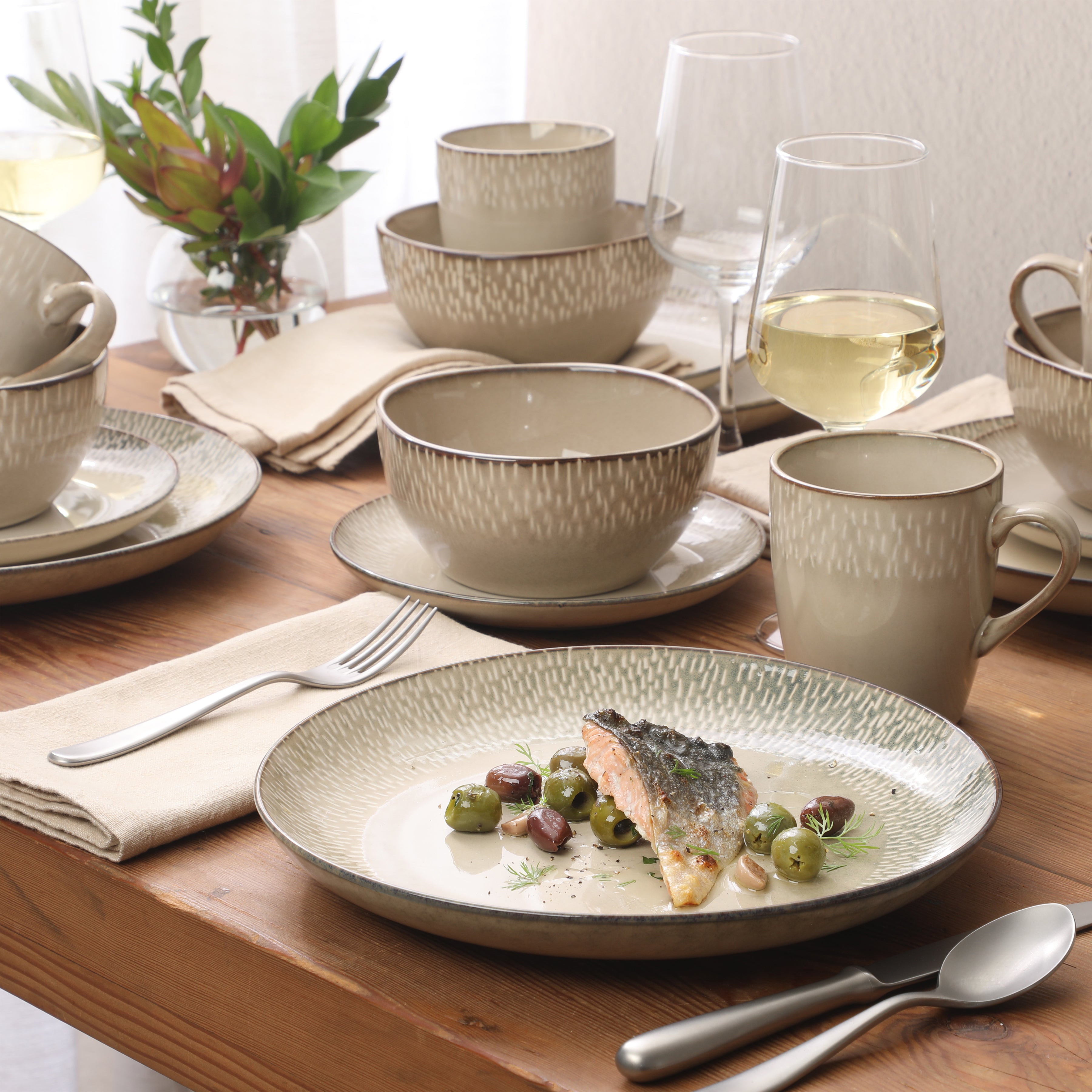 Gibson Elite Jasper 16 Piece Plates and Bowls Reactive Glaze Dishes Stoneware Ceramic Dinnerware Set - Service for 4 - Taupe