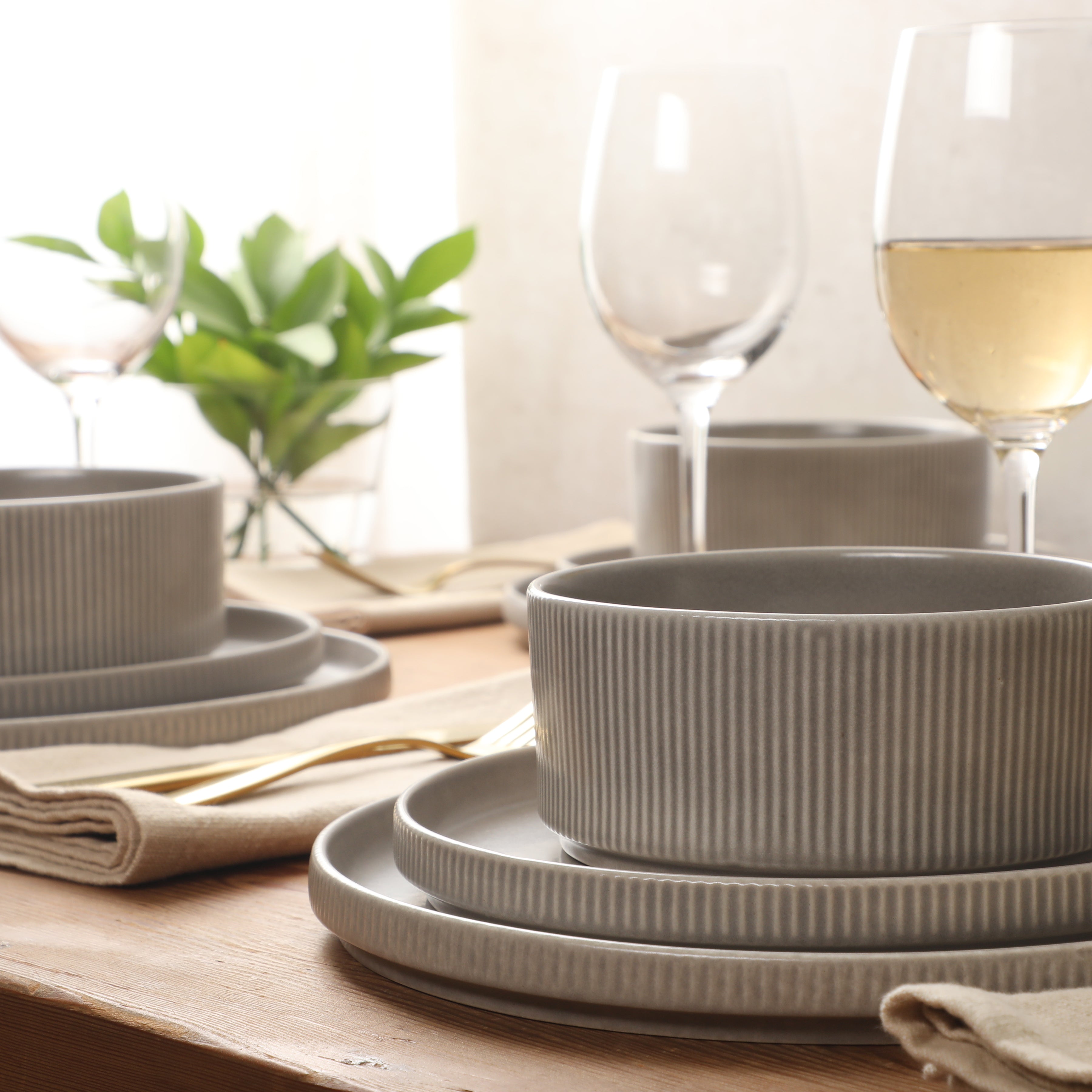 Gibson Elite Avant-Garde 12 Piece Stoneware Dinnerware Set for 4, Plates and Bowls Set with Reactive Glaze, Dinner Plates, Salad Plates, Bowls