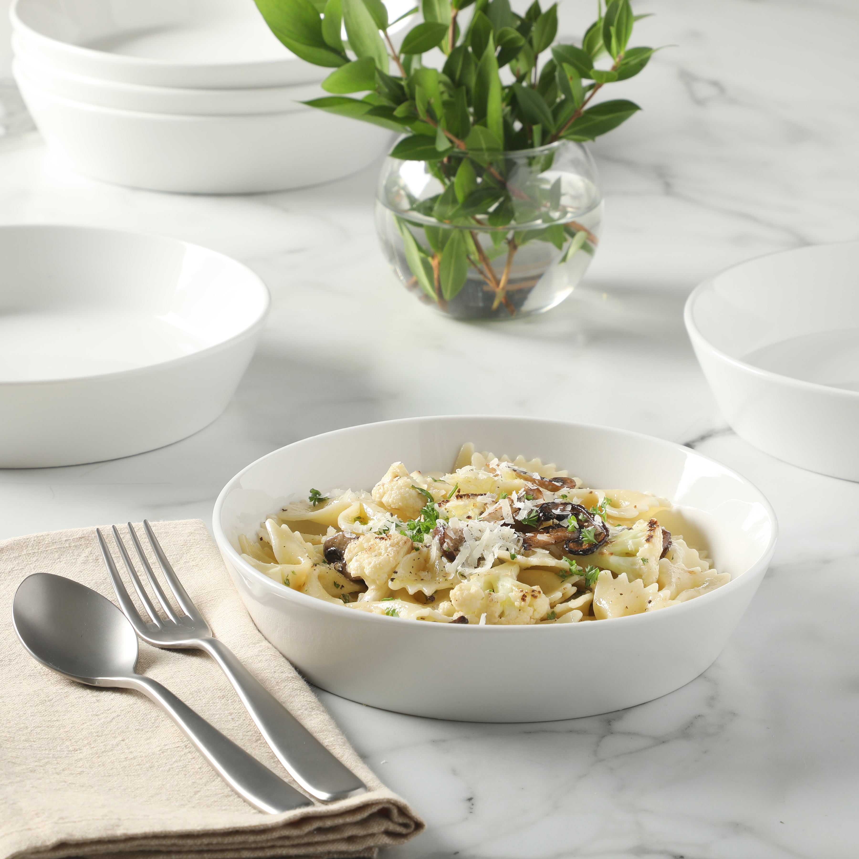 Martha Stewart Selma 6-Piece 41oz 8 Inch Large Pasta Bowls Porcelain Ceramic Chip and Scratch Resistant Shallow Salad  Bowl, Serving Bowls, Soup Bowls Set, Dishwasher & Microwave Safe White