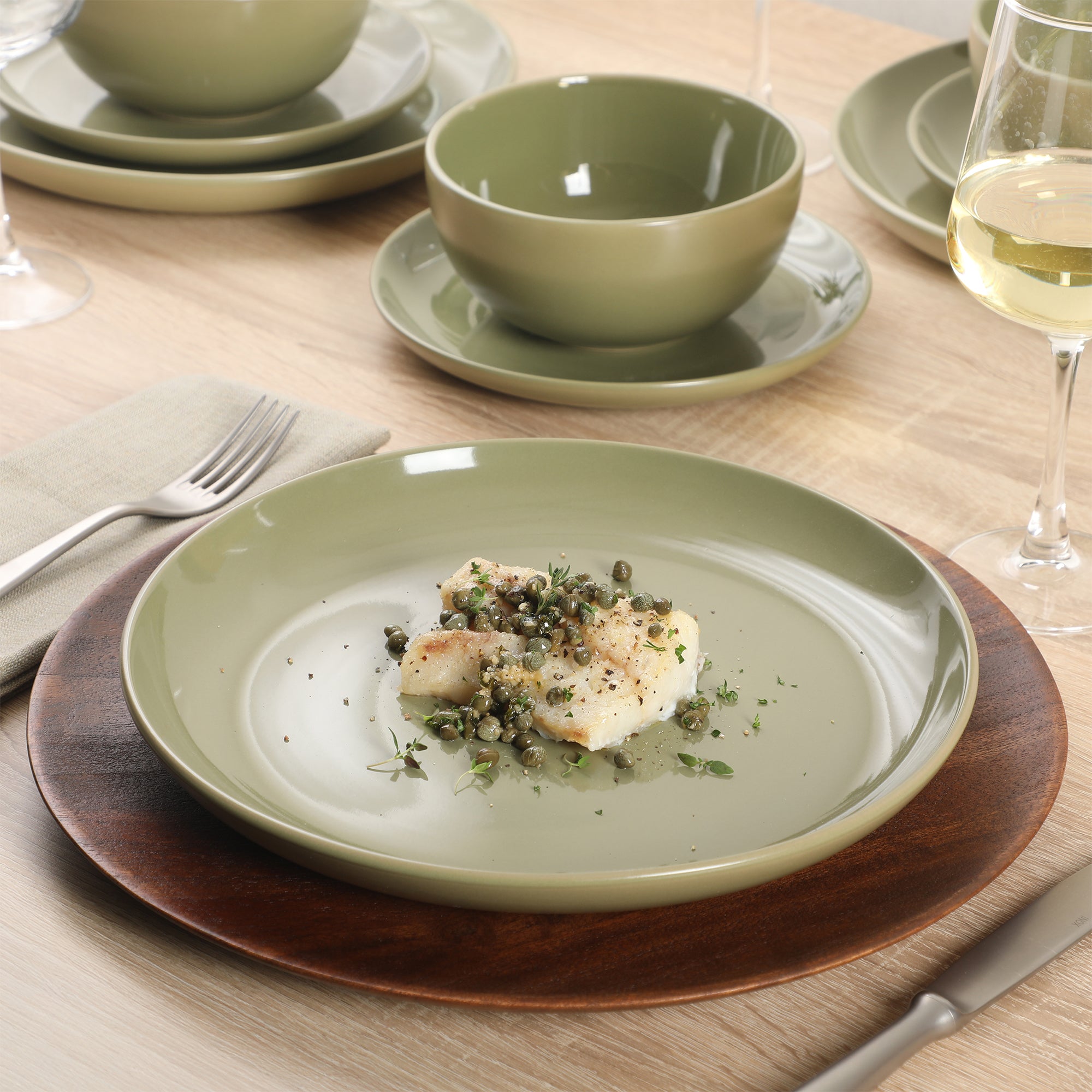 Gibson Home Rockaway 12 Piece Plates and Bowls Matte Outside/Shiny Inside Glaze Service for 4 Dinnerware Set - Brown - Dishwasher and Microwave Safe