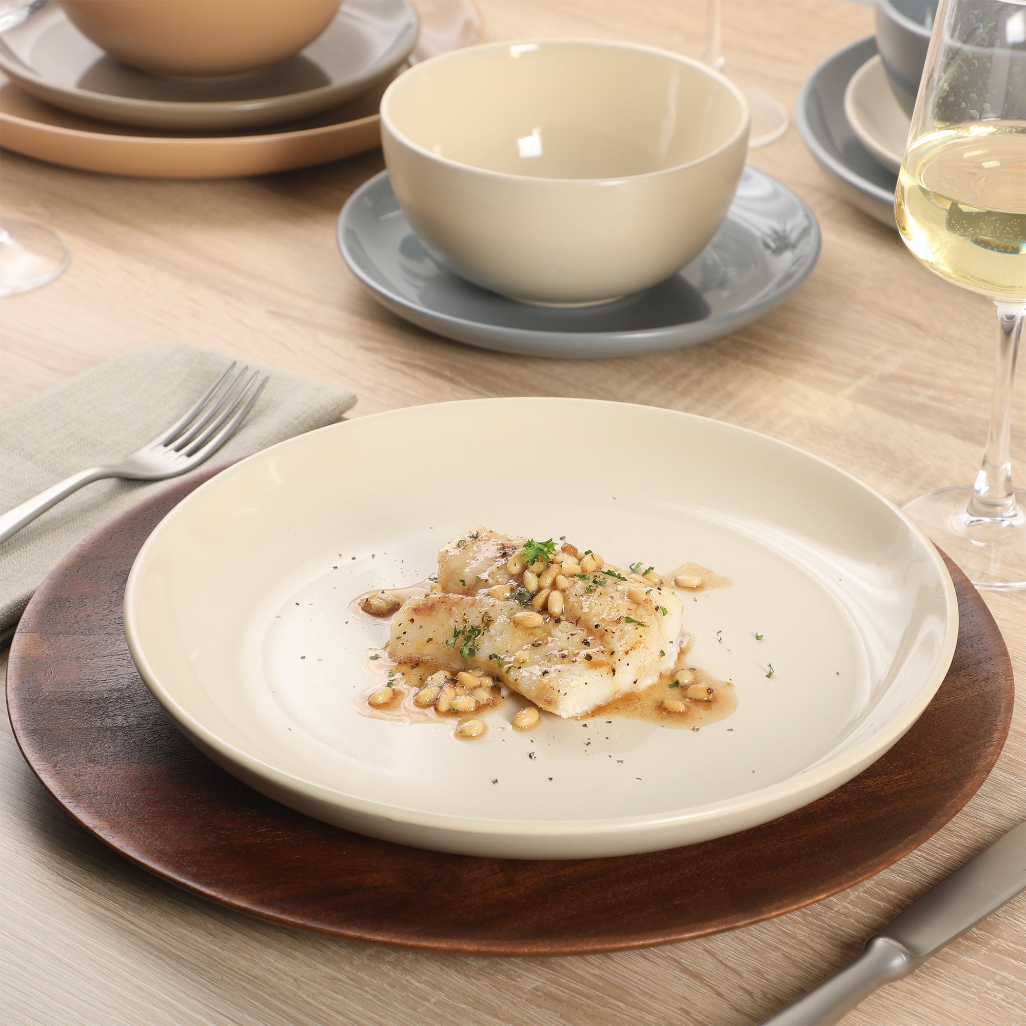 Gibson Home Rockaway 12 Piece Plates and Bowls Matte Outside/Shiny Inside Glaze Service for 4 Dinnerware Set - Brown - Dishwasher and Microwave Safe