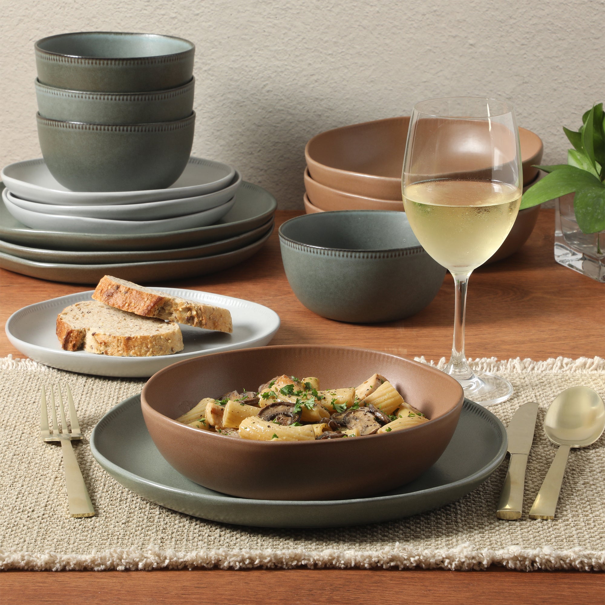 Gibson Elite Menlo Park 16-Piece Pottery Clay Stoneware Dinnerware Set