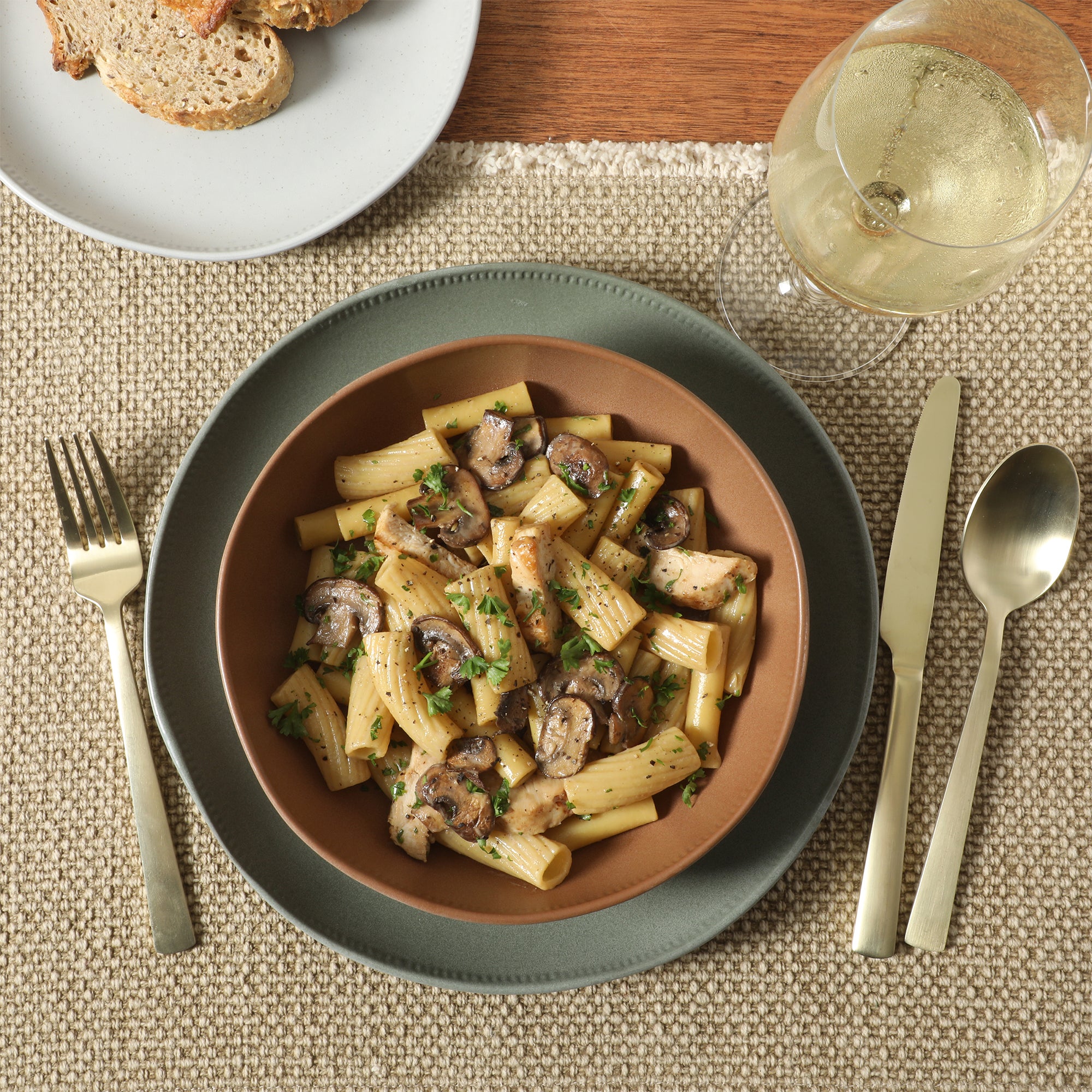 Gibson Elite Menlo Park 16-Piece Pottery Clay Stoneware Dinnerware Set –  Reactive Glaze, Embossed Plates and Bowls W/ Pasta Bowl, Service for 4 – Microwave & Dishwasher Safe