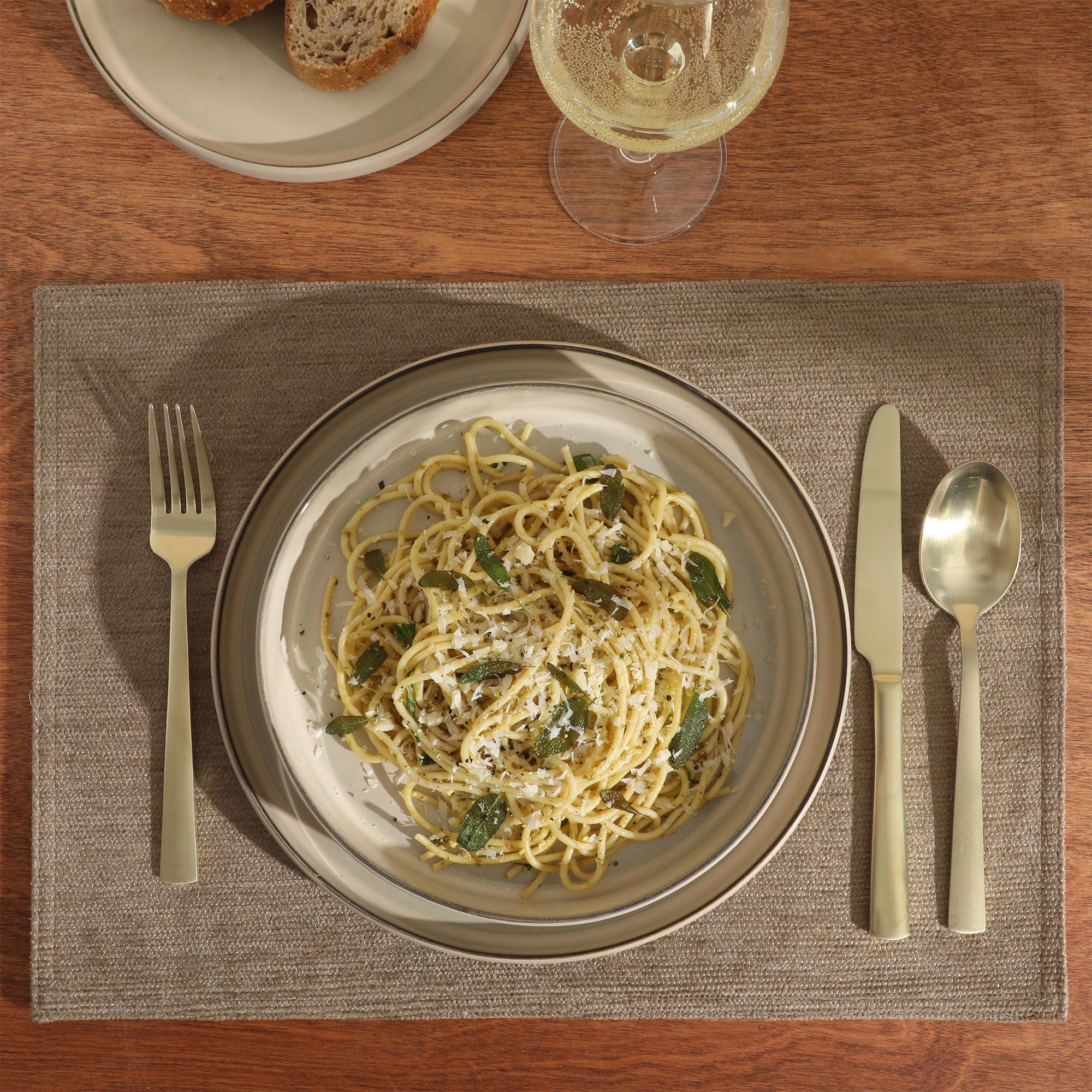 Gibson Elite Liberty Bay 16-Piece Pottery Clay Stoneware Dinnerware Set –  Reactive Glaze, Stackable Plates and Bowls W/ Pasta Bowl, Service for 4 – Microwave & Dishwasher Safe