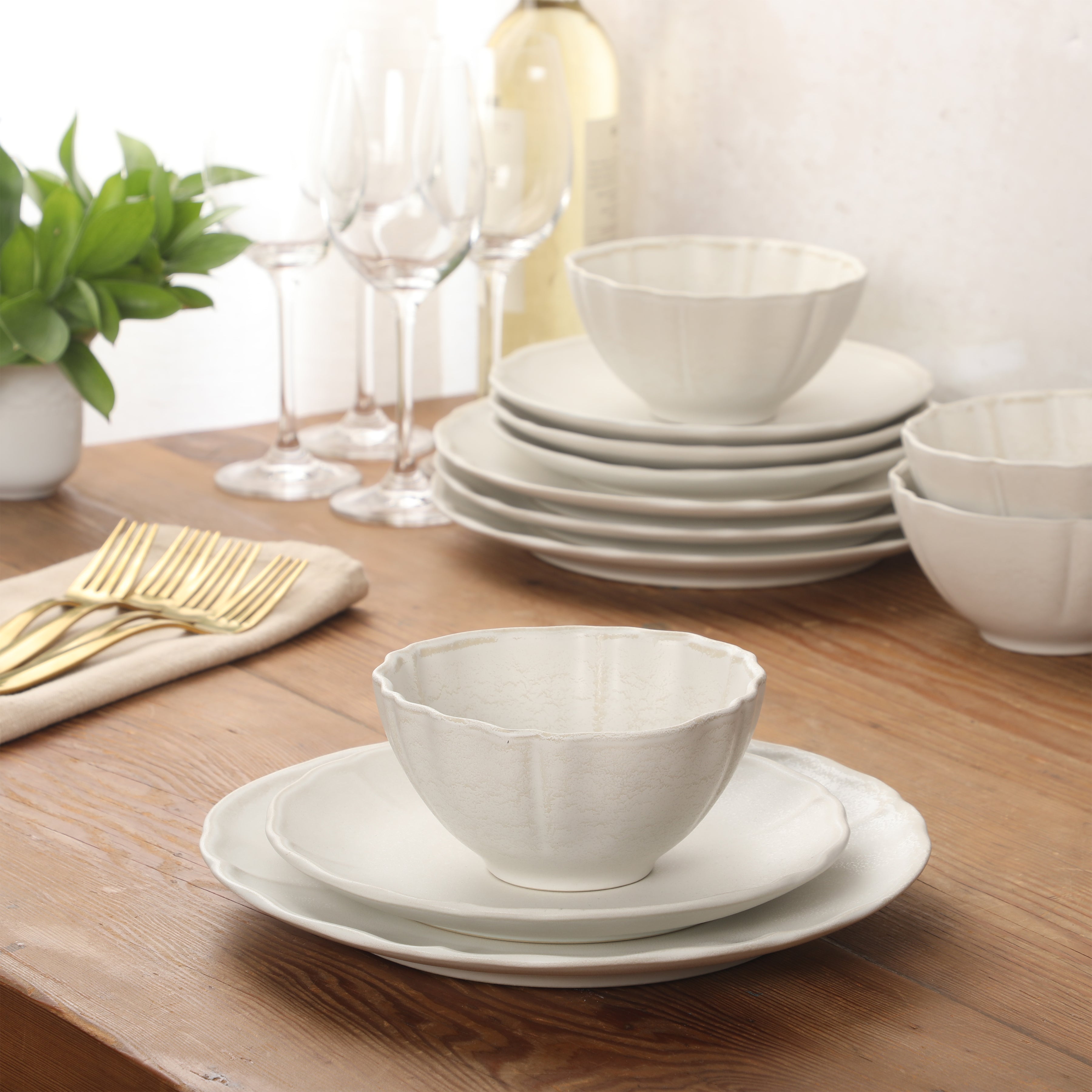 Gibson Elite Vista Rossio - Made In Portugal - 12 Piece Dinnerware Set for 4,  Ceramic Plates and Bowls Sets, Stoneware Dinner Plates and Bowls