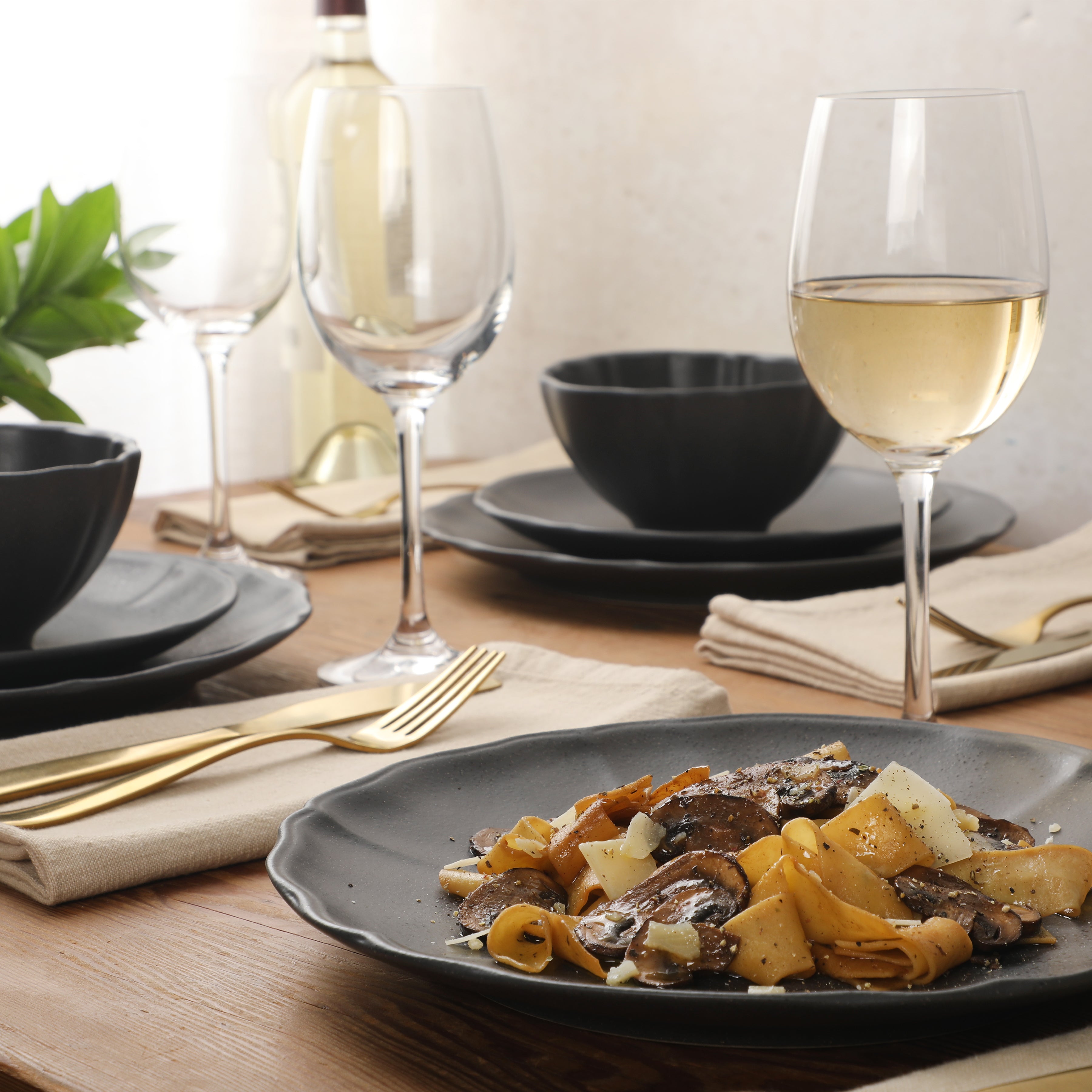Gibson Elite Vista Rossio - Made In Portugal - 12 Piece Dinnerware Set for 4,  Ceramic Plates and Bowls Sets, Stoneware Dinner Plates and Bowls