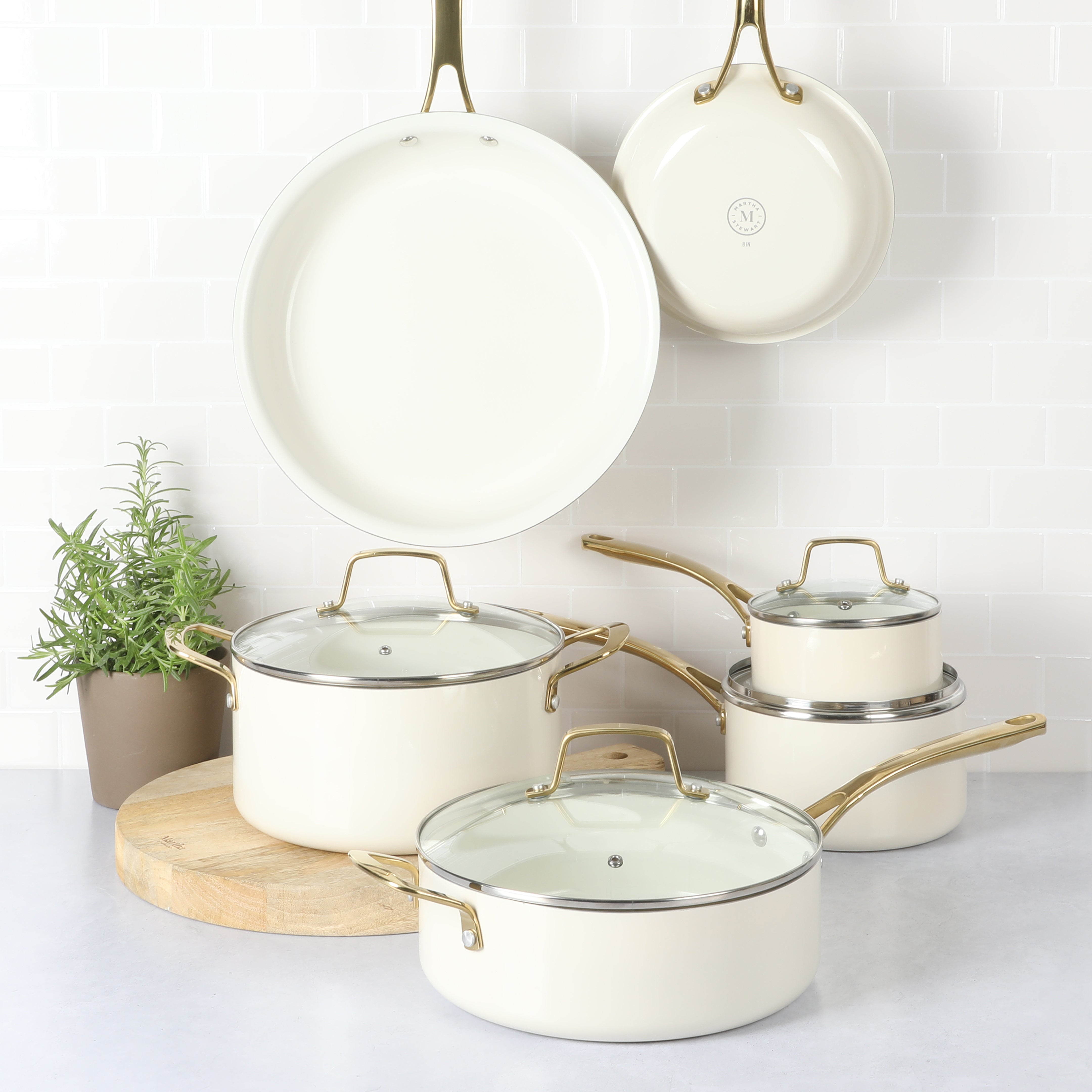 Ceramic Non-Stick Pans in Pots & Pans