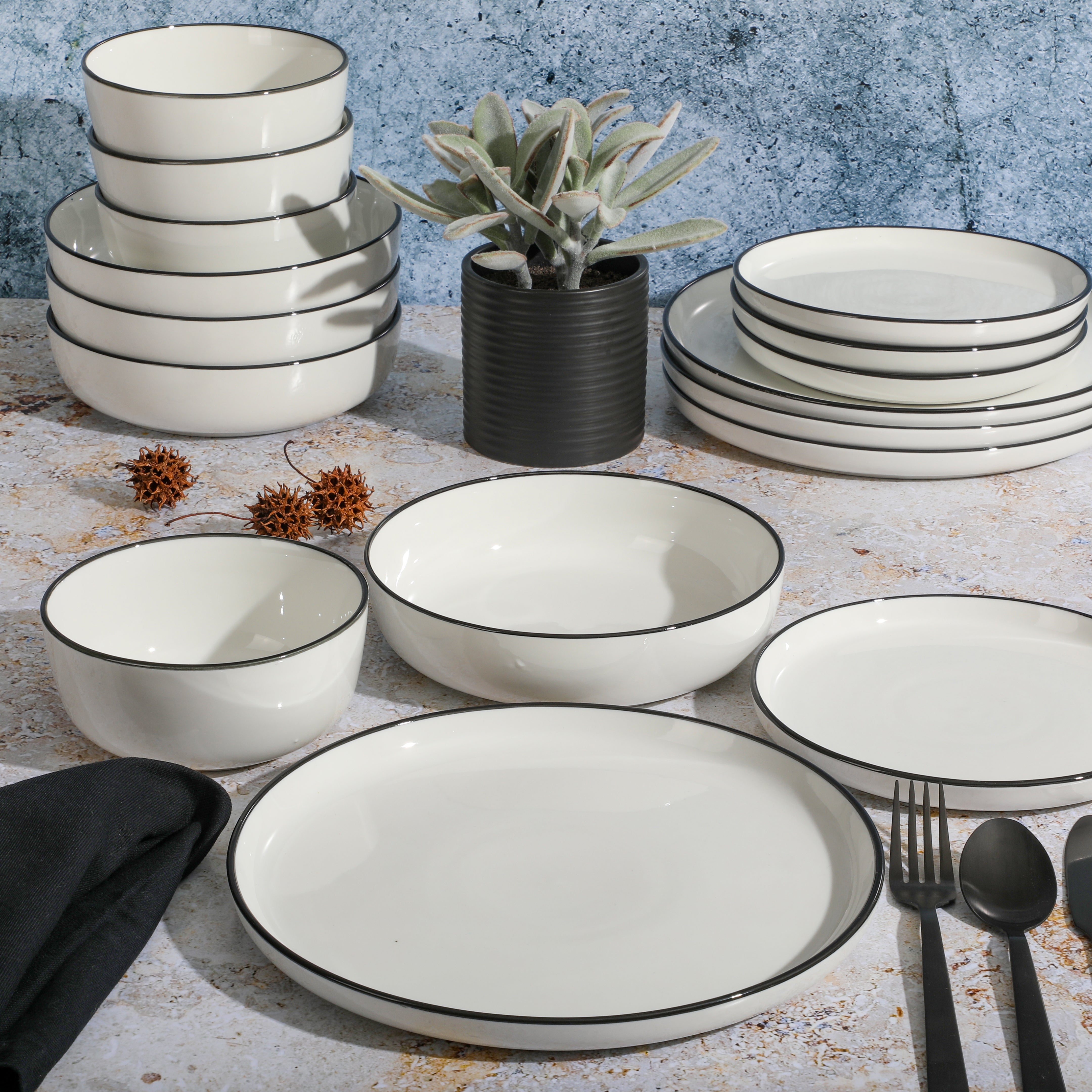 Gibson Home Oslo 16-Piece Porcelain Dinnerware Set