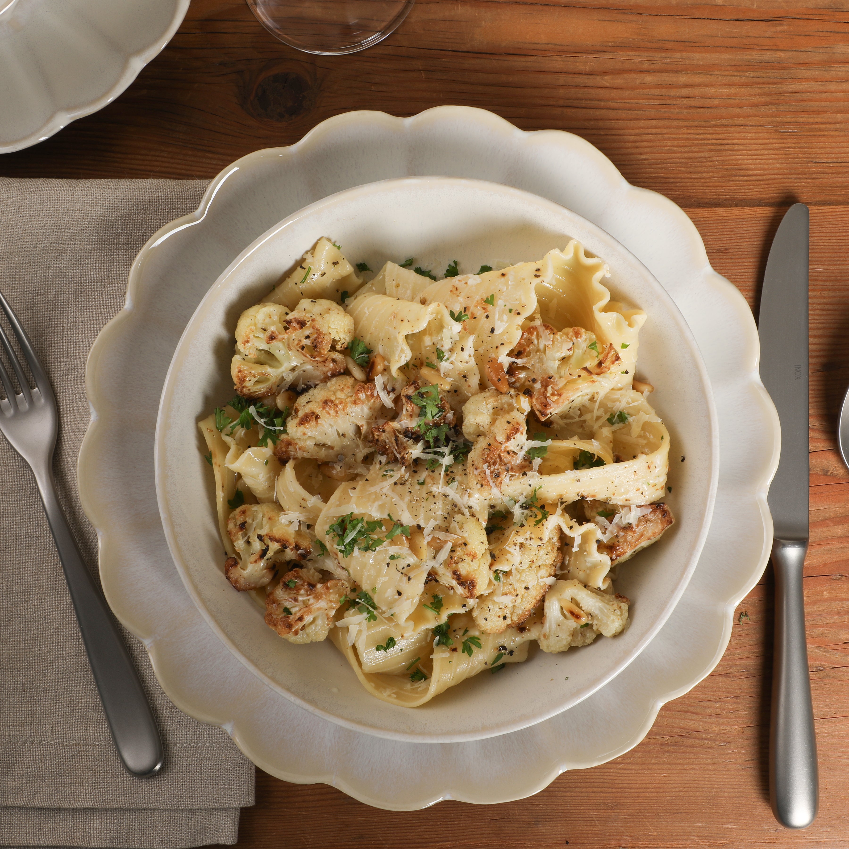 Gibson Elite Malibu Shore 16-Piece Scalloped Stoneware Reactive Glaze (Service for 4) Ceramic Plates and Bowls Dinnerware Set