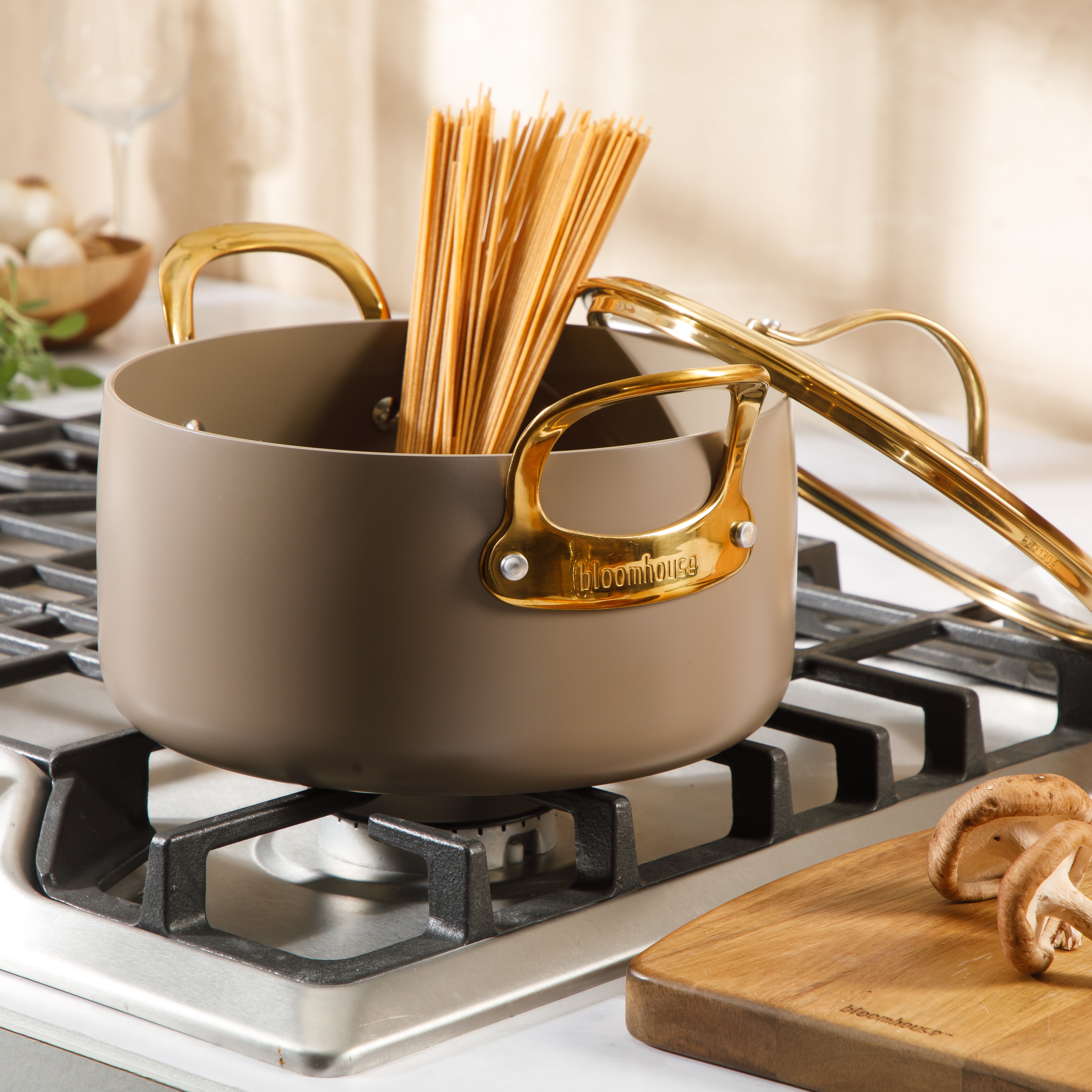 Bloomhouse 6 Quart Heavy Duty Aluminum Premium PFA Free Ceramic Nonstick Dutch Oven Pot with Lid - Linen White with Gold Handle