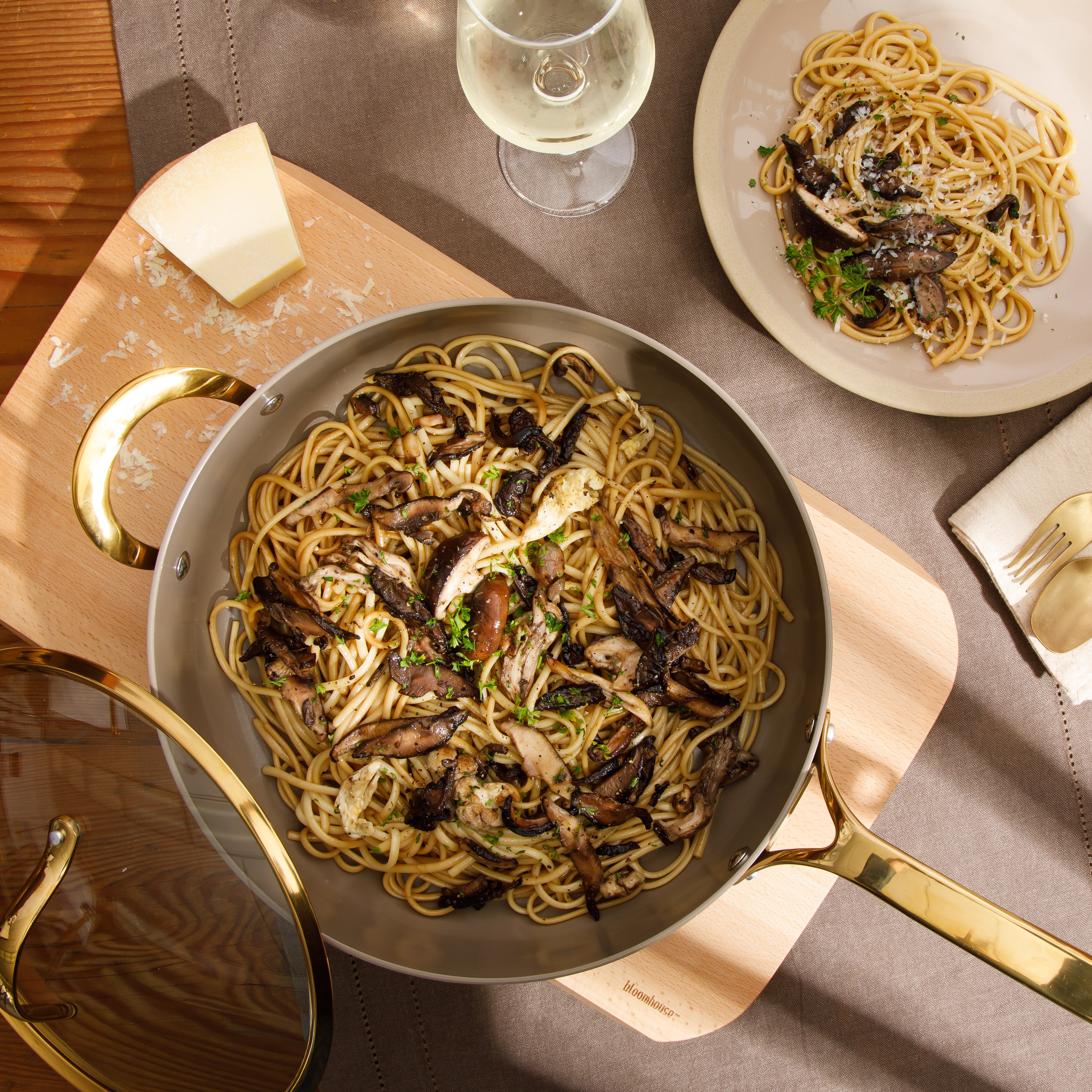 Bloomhouse  6 QT Heavy Duty Aluminum Premium PFA Free Ceramic Nonstick Saute/Deep Frying Pan Skillet with Lid - Linen White with Gold Handle