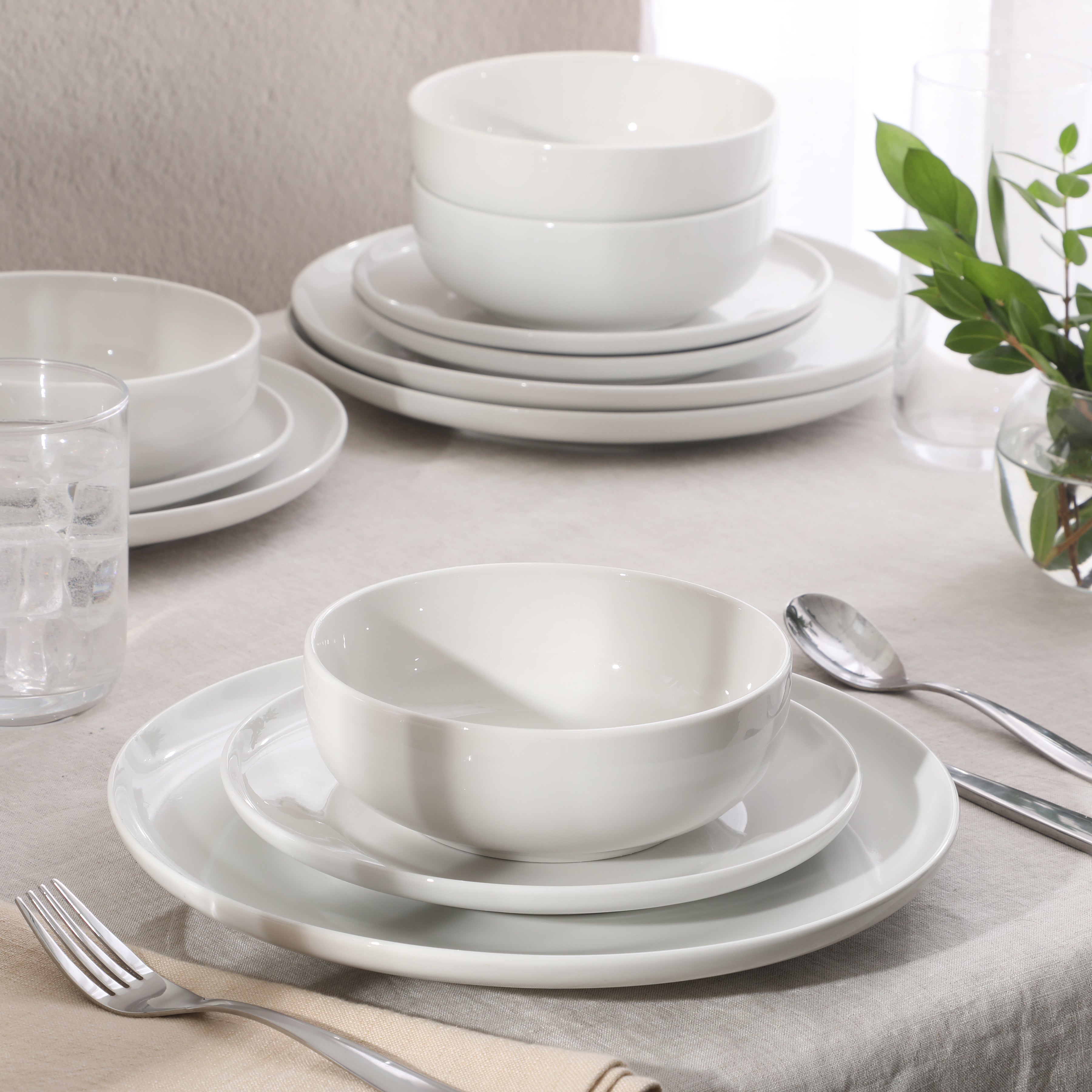 Gibson Home Havenstone 12-Piece Porcelain Dinnerware Set – Dinner Plates, Salad Plates & Bowls, Classic White Everyday Dish Set for Home, Kitchen, Microwave & Dishwasher Safe
