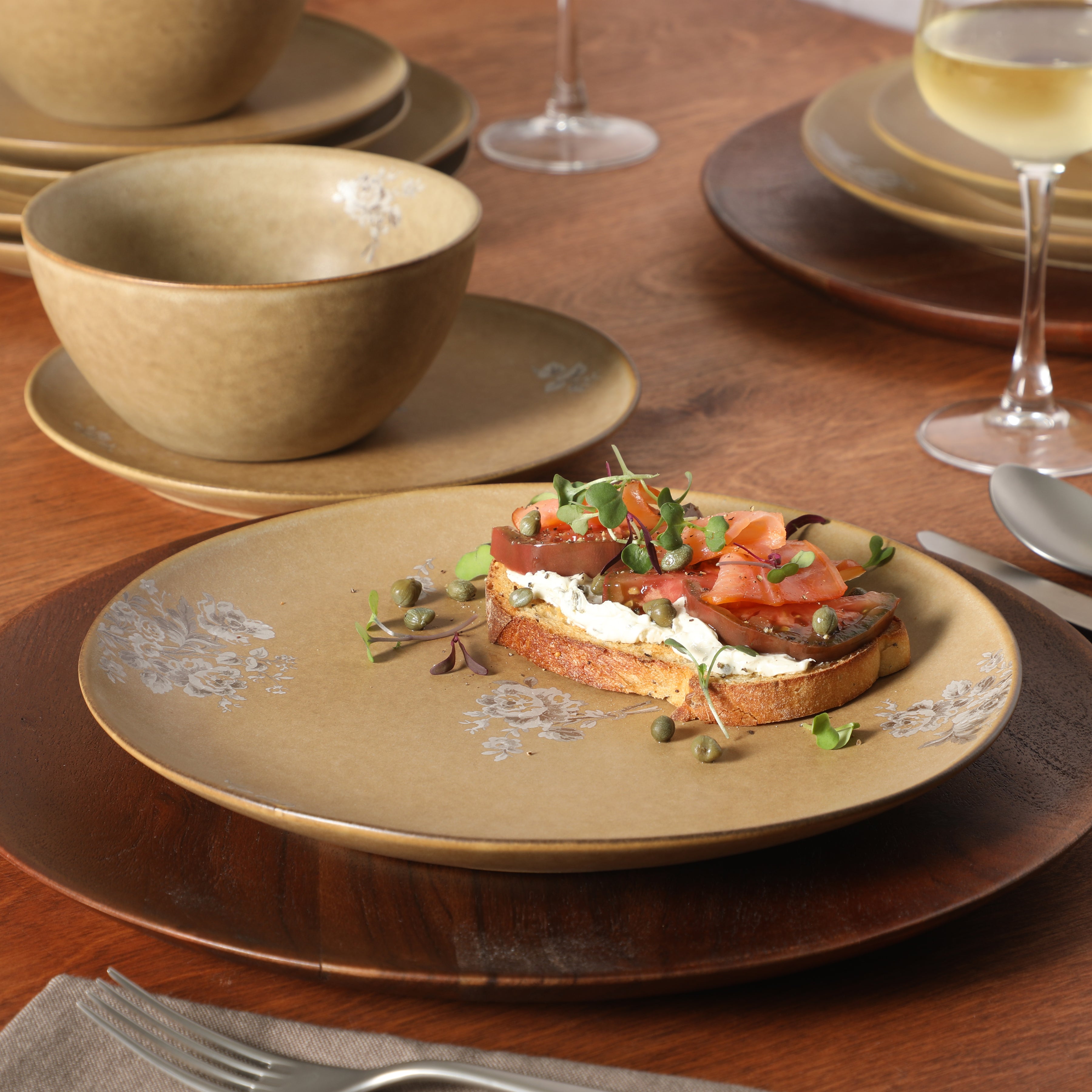 Gibson Elite Valencia Bloom 12-Piece Dinnerware Set