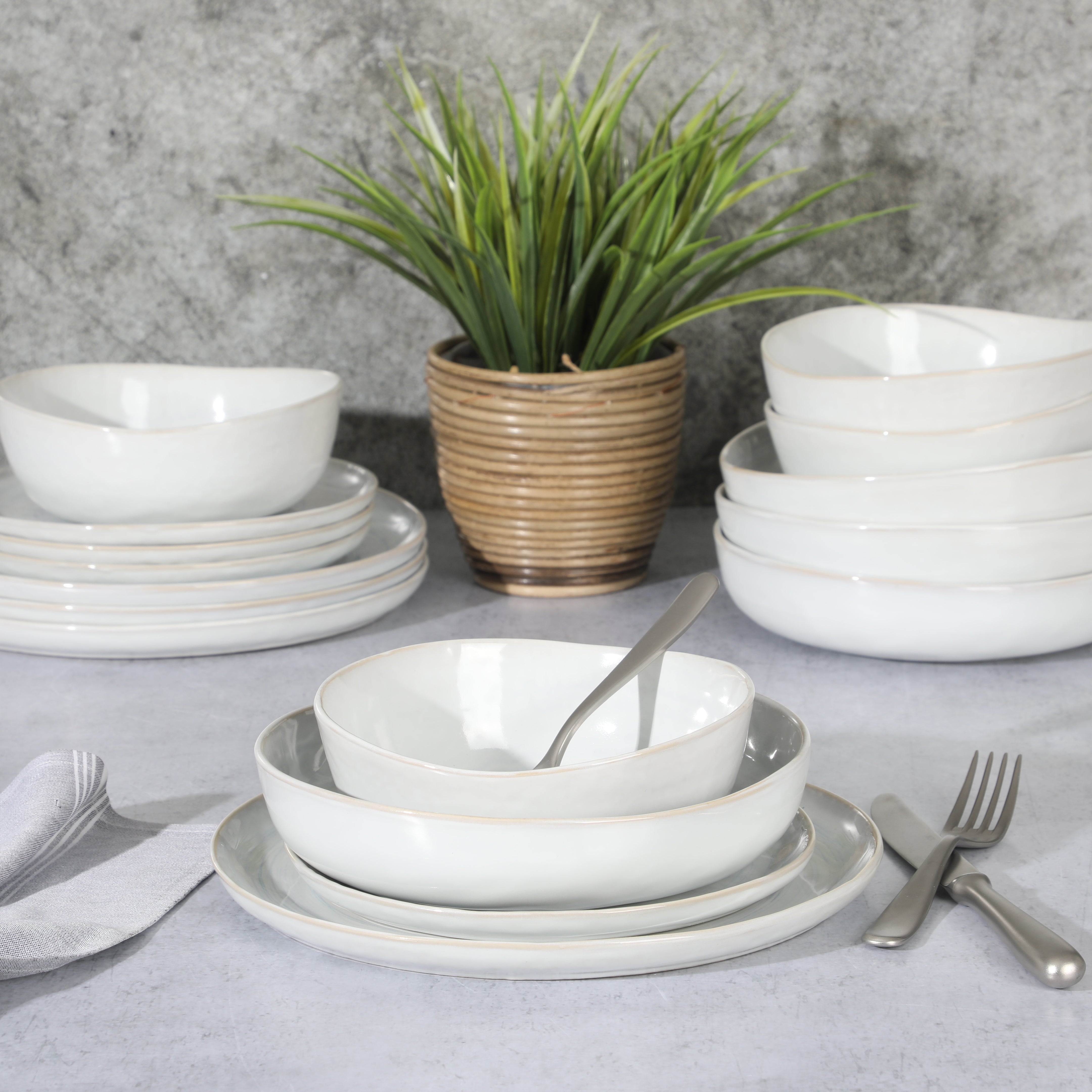Gibson Elite Auckland Blue Swirl Stoneware Reactive Glaze 16 Piece (Service for 4) Plates and Bowls Dinnerware Set