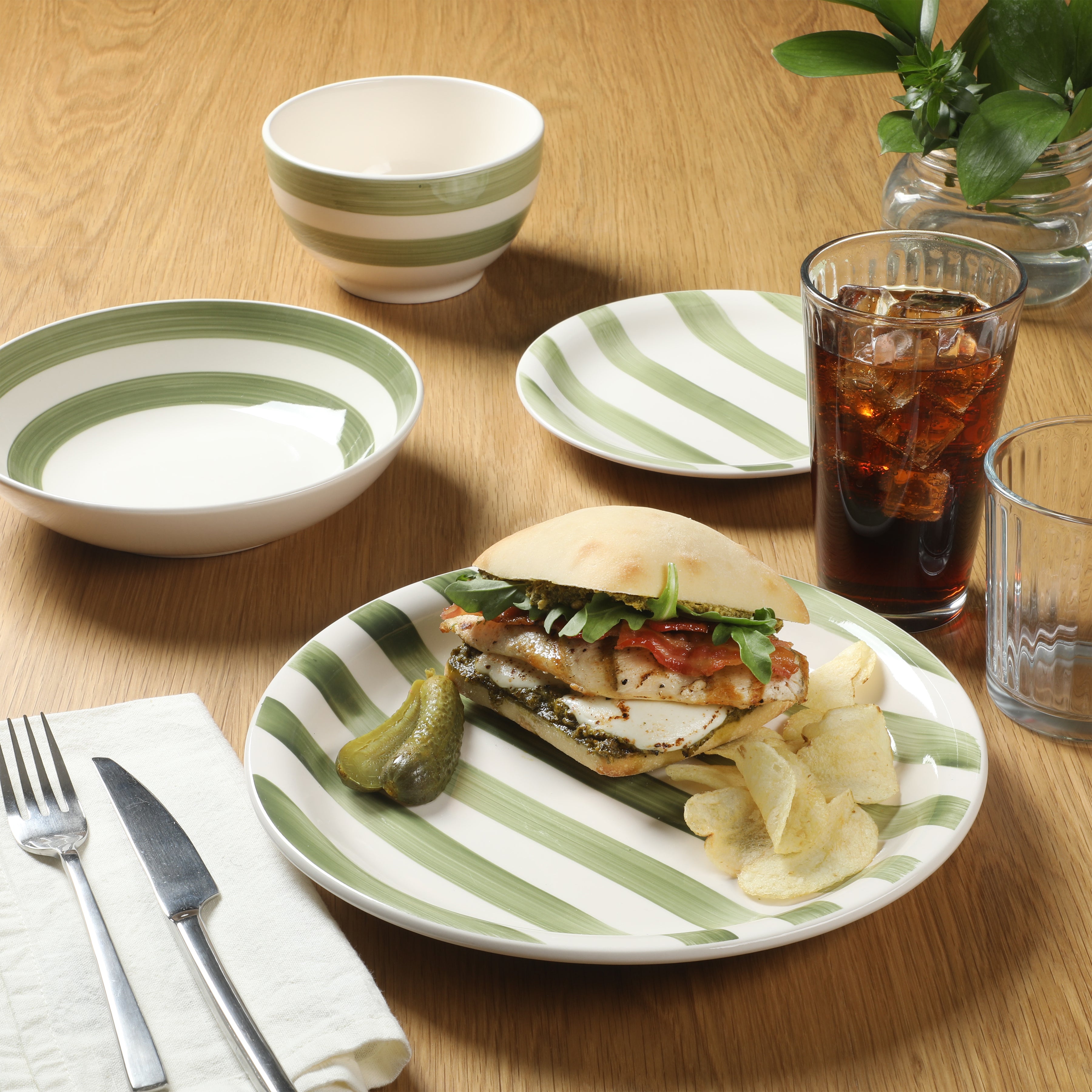 Gibson Home Kenwood Shores 16 Piece Dinnerware Set, Stoneware, Hand-Painted Plates and Bowls, Service for 4, Microwave & Dishwasher Safe