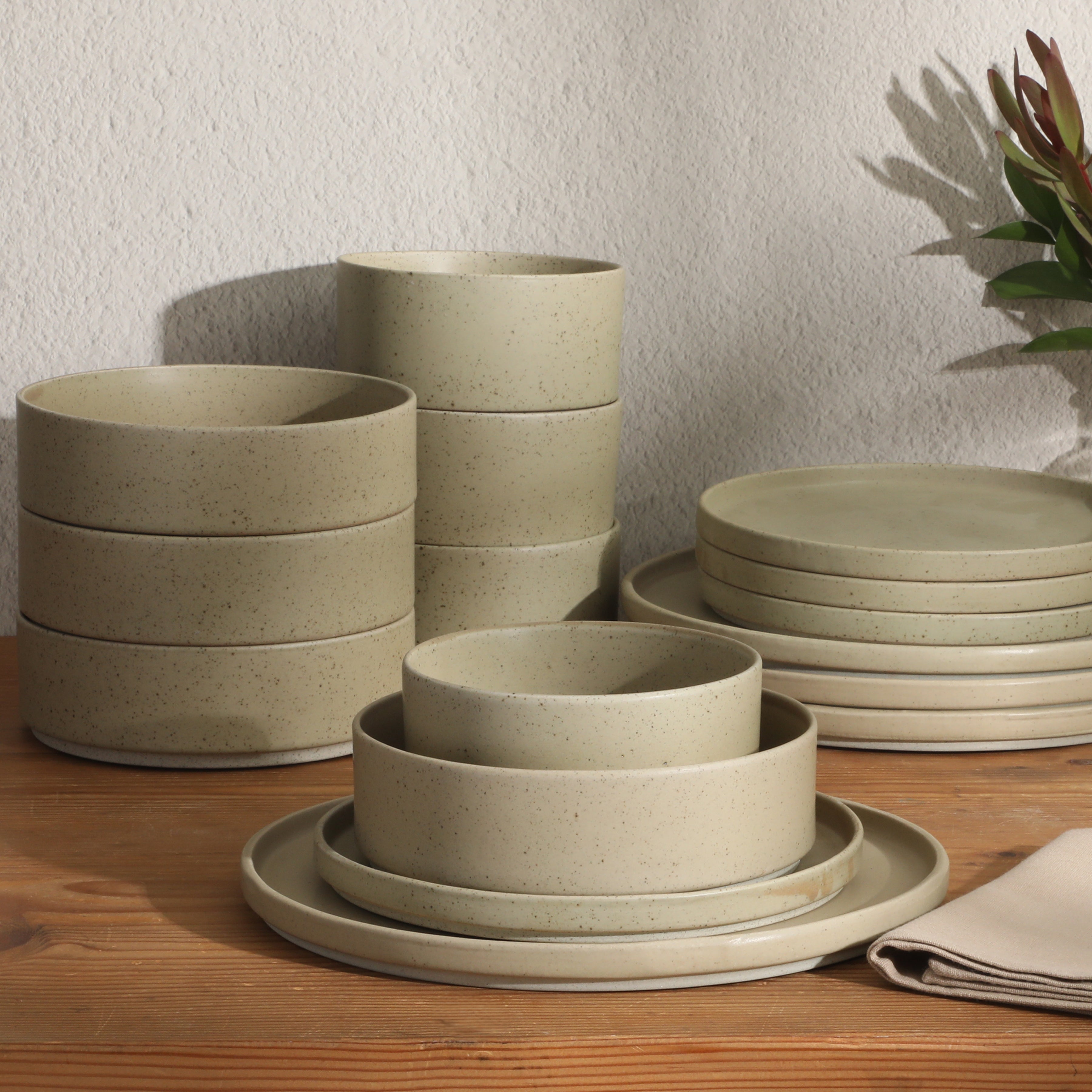 Gibson Elite Tatum Premium Porcelain Matte Reactive Glaze 16 Piece (Service for 4)  Plates and Bowls Stackable Dishes Ceramic Dinnerware Set