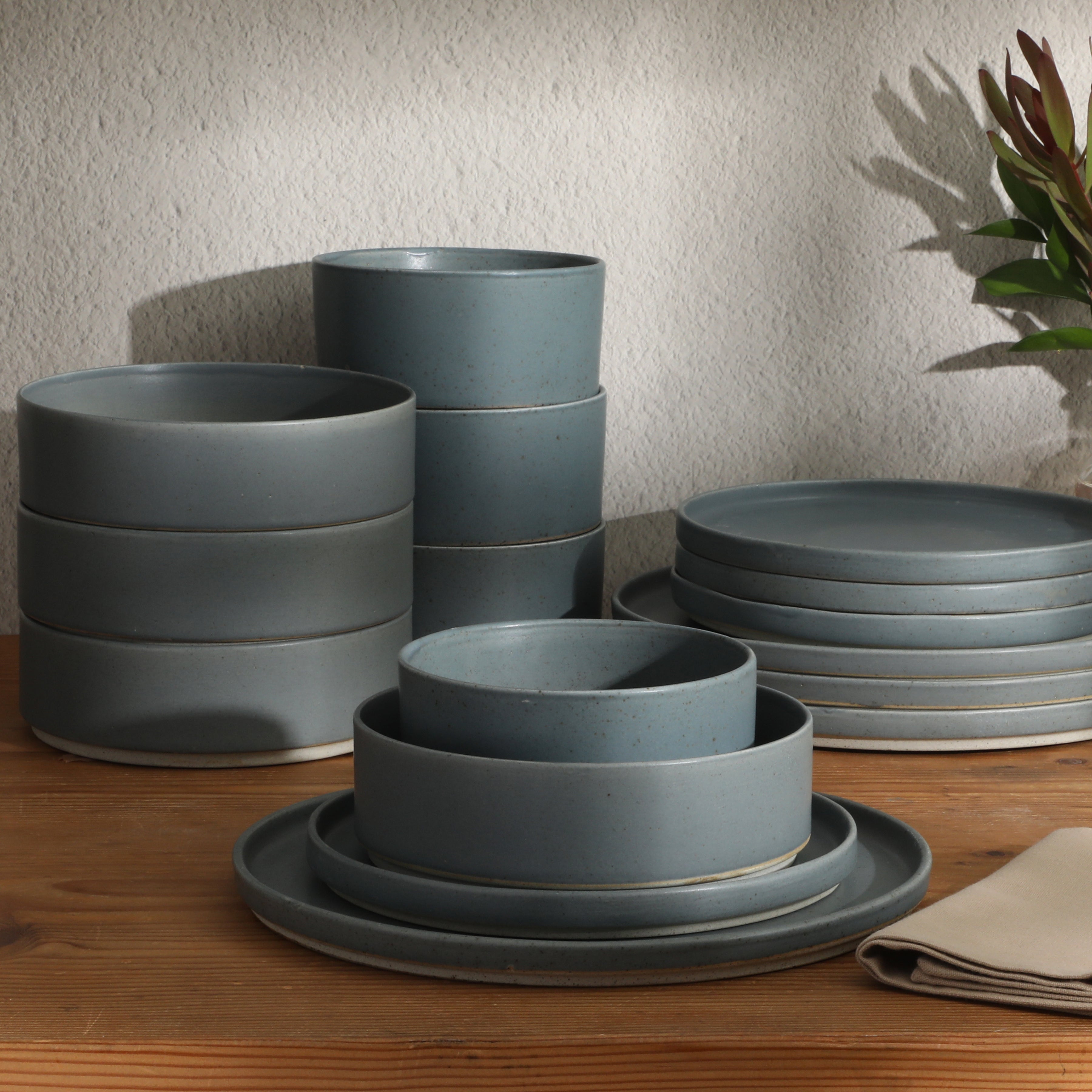 Gibson Elite Tatum Premium Porcelain Matte Reactive Glaze 16 Piece (Service for 4)  Plates and Bowls Stackable Dishes Ceramic Dinnerware Set