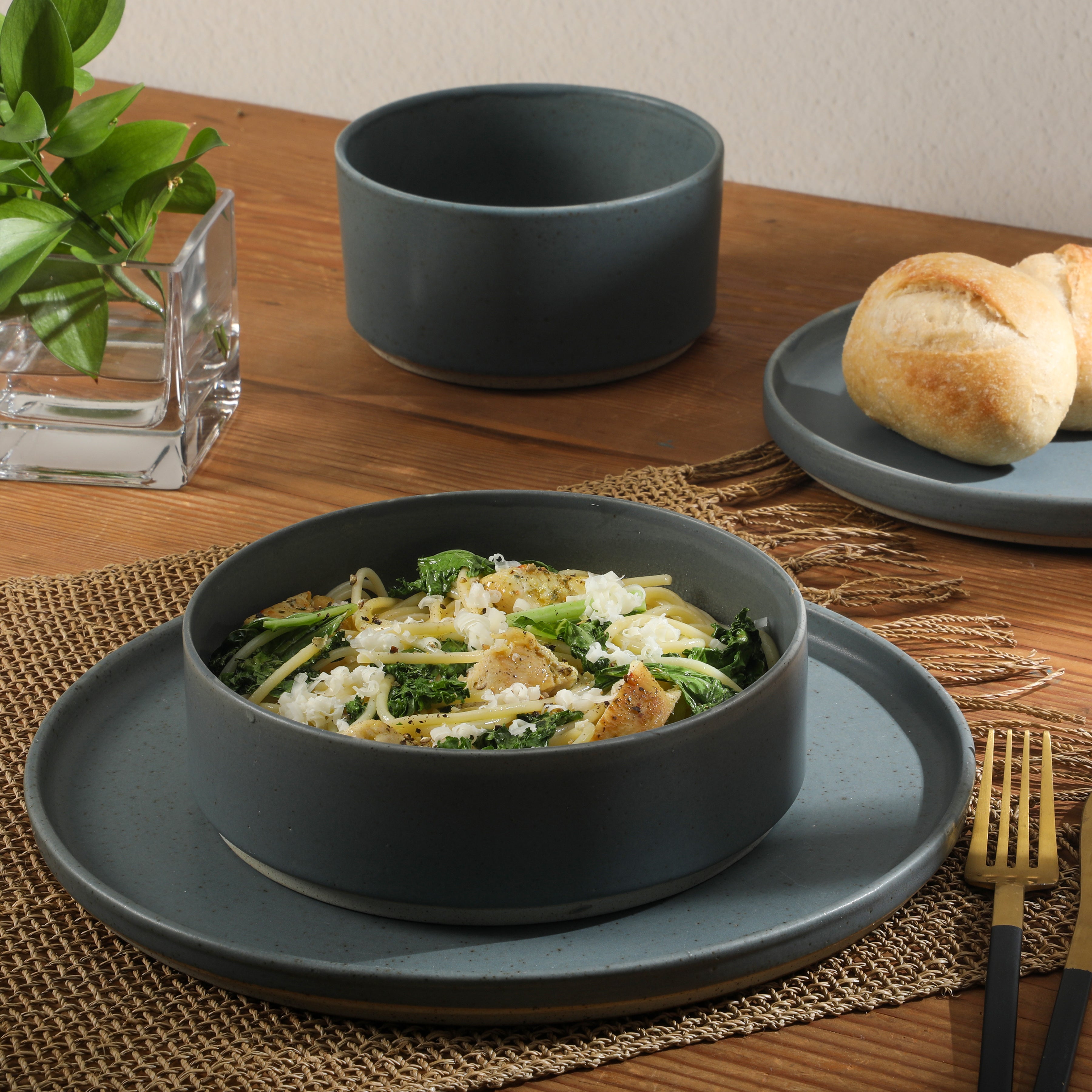 Gibson Elite Tatum Premium Porcelain Matte Reactive Glaze 16 Piece (Service for 4)  Plates and Bowls Stackable Dishes Ceramic Dinnerware Set
