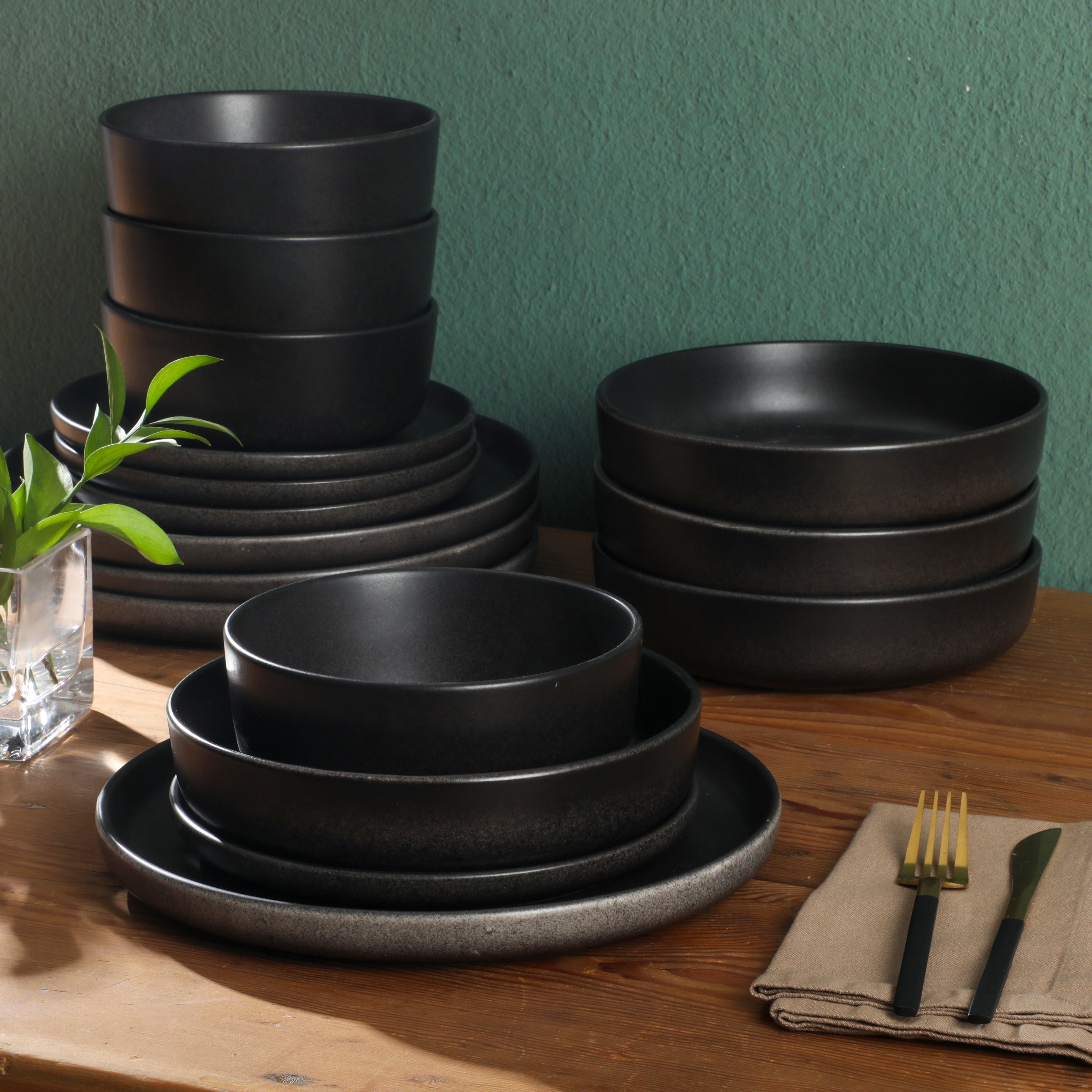 Gibson Soho Lounge Pasco 16 Piece (Service for 4) Plates and