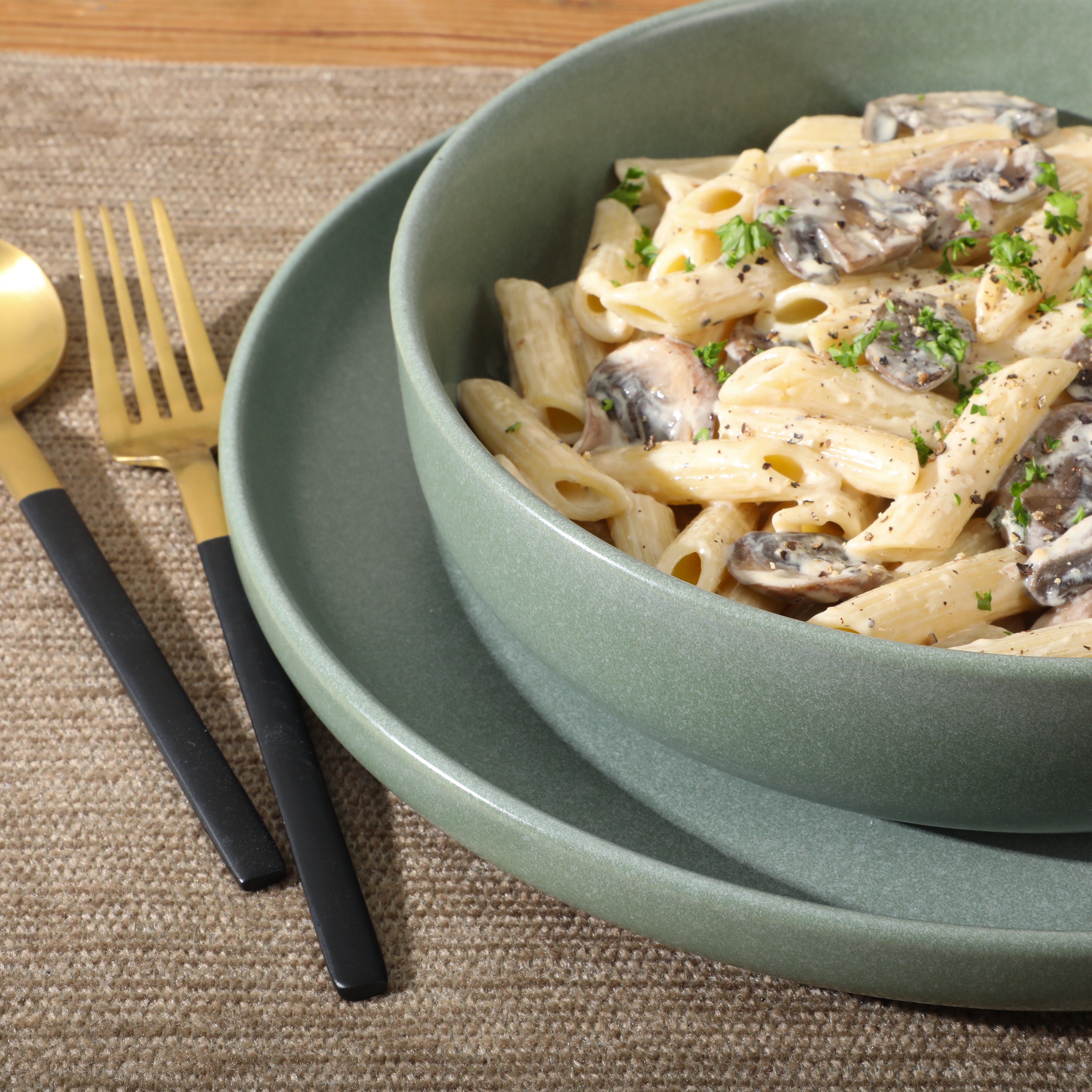 Gibson Elite Pasco 16 Piece (Service for 4) Plates and Bowls Double Bo