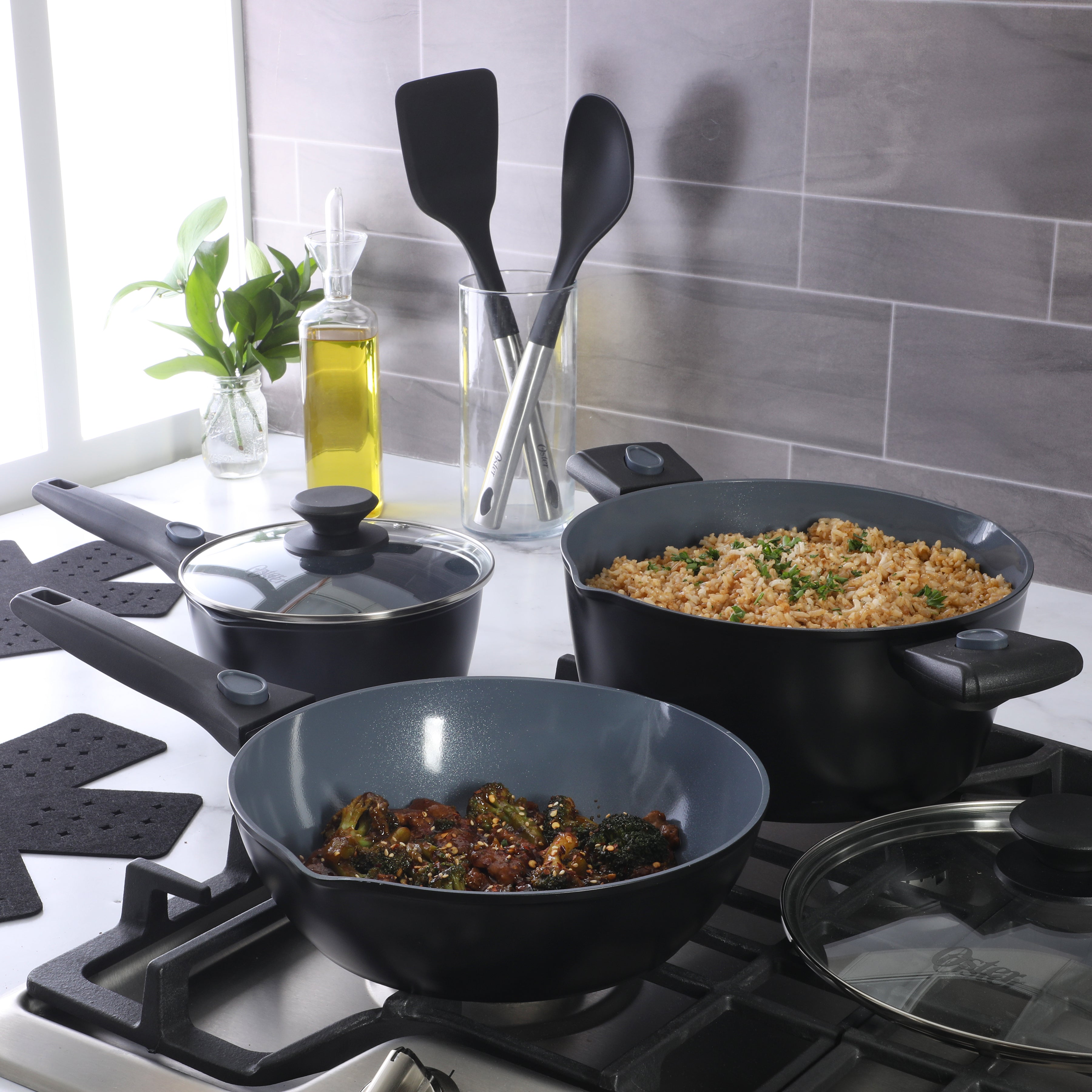 Oster SmartHandle Advance 13-Piece Ceramic Nonstick Cookware Set – Matte Black Finish, Gray Interior, Induction Base, Detachable Handles, Oven & Dishwasher Safe, With Utensils & Pan Protectors
