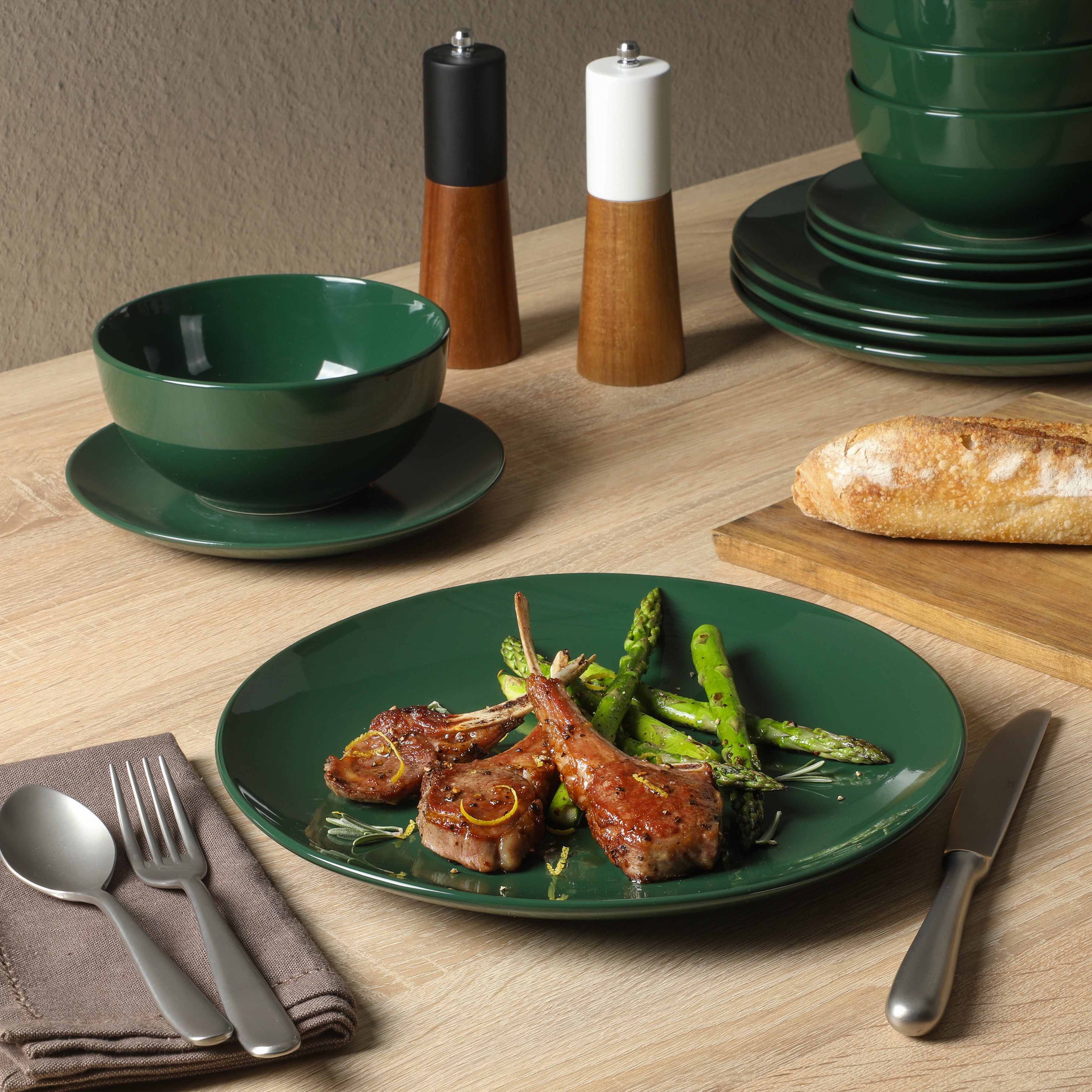 Gibson Home Simple Essential (Service for 4) Plates and Bowls Porcelain Solid Color Dishes  Ceramic Dinnerware Set - Hunter Green