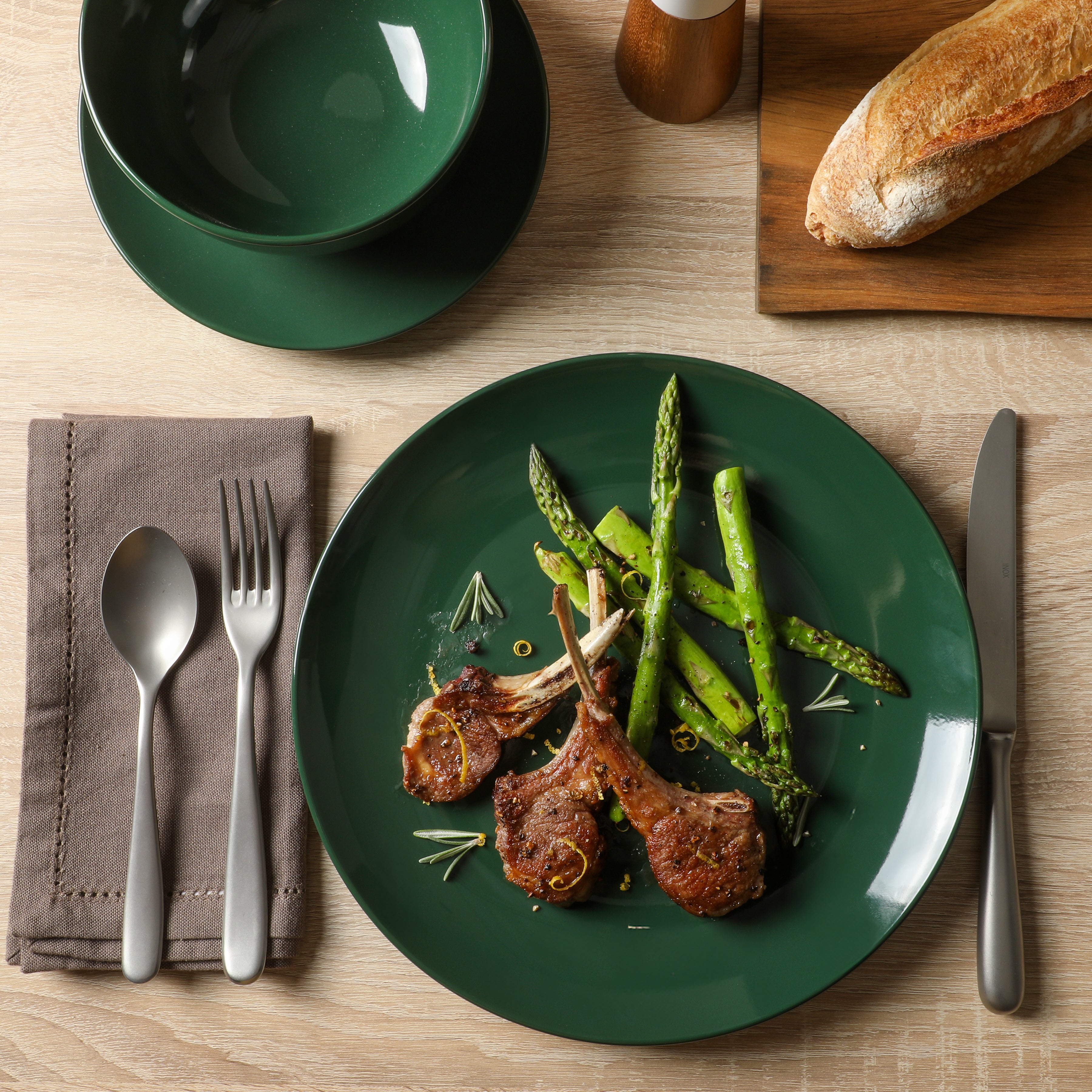 Gibson Home Simple Essential (Service for 4) Plates and Bowls Porcelain Solid Color Dishes  Ceramic Dinnerware Set - Hunter Green