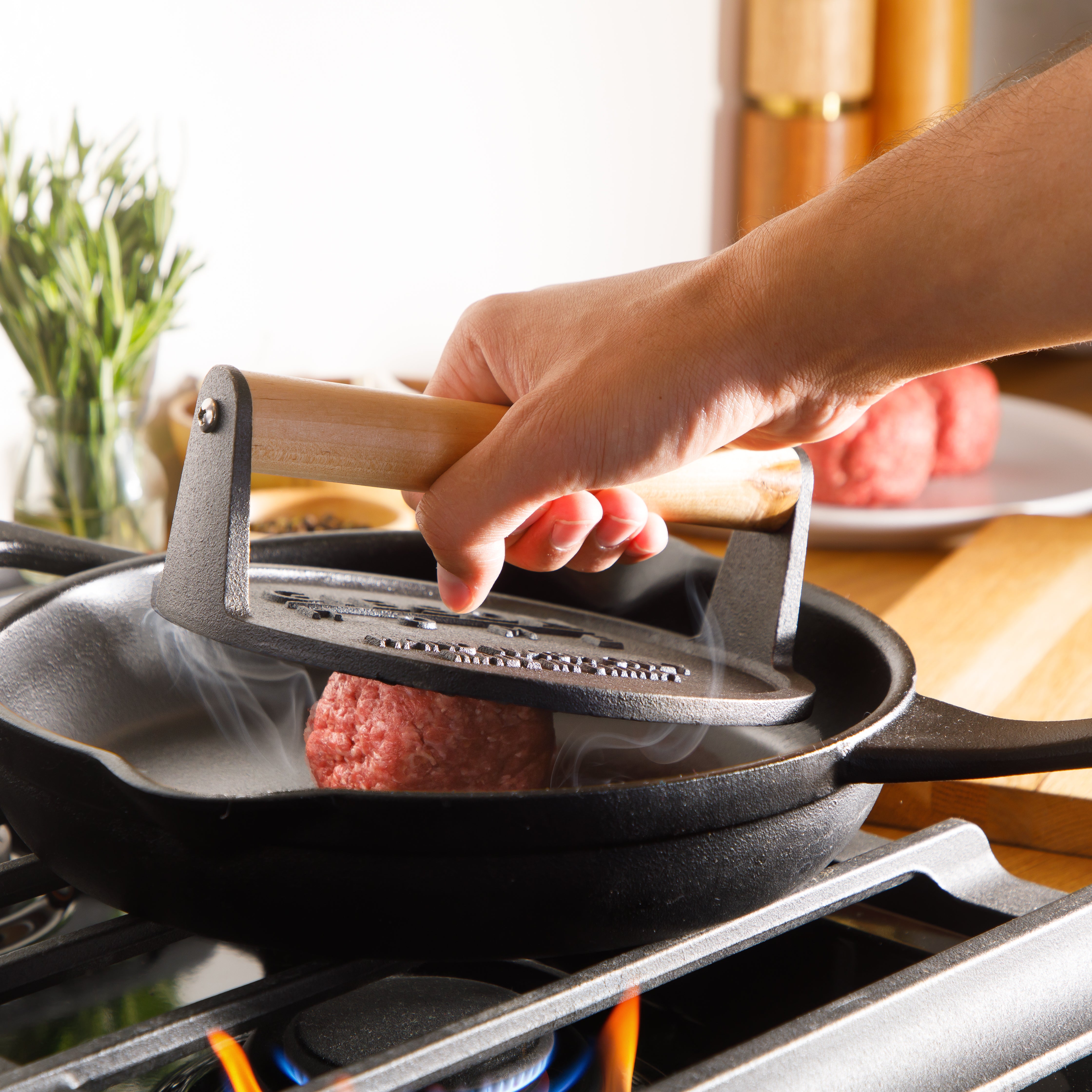 Gibson Home Cast Iron Grill Press, Pre-Seasoned Bacon & Burger Steak Weight for Panini, Griddle & Smash Patties, Heavy Duty, Indoor Outdoor Use
