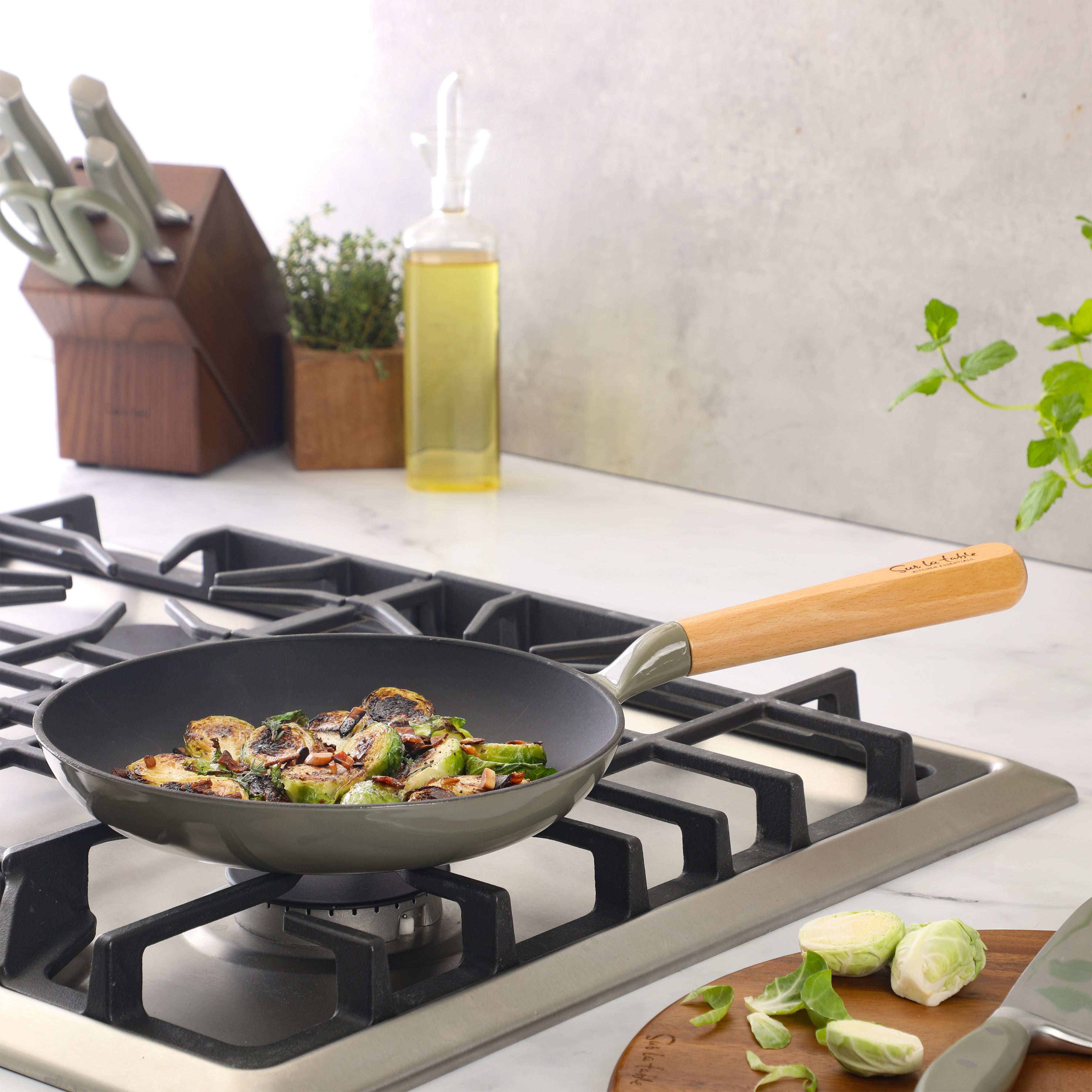 Sur La Table Kitchen Essential Main Canteen 9.5" Pre-Seasoned Cast Iron Skillet w/ Wood Handle, Natural Nonstick Lightweight Frying Pan for Searing, Sautéing & Everyday Cooking