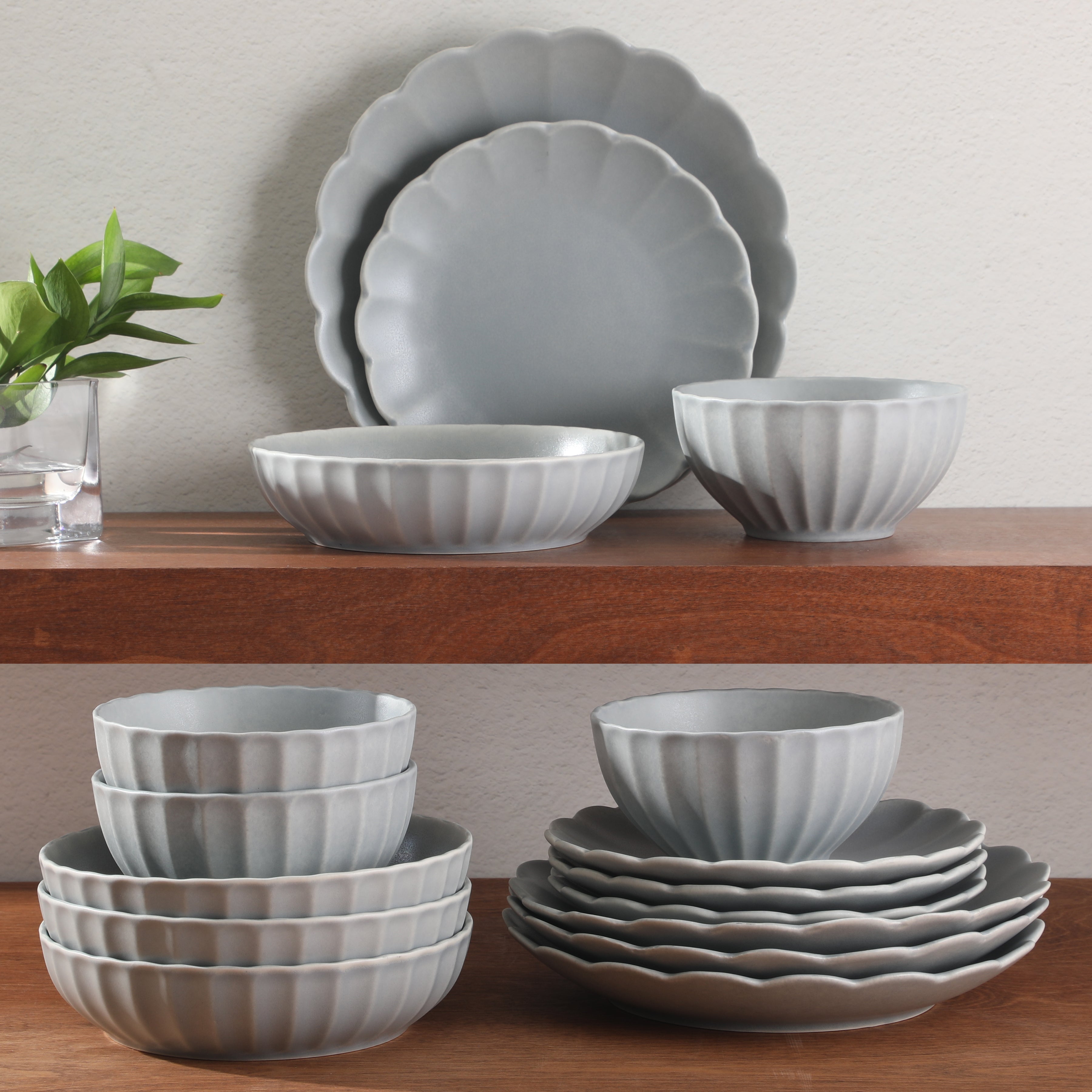 Gibson Elite Malibu Shore 16 Piece Scallop Stoneware Reactive Glaze (Service for 4) Ceramic Plates and Bowls Dinnerware Set