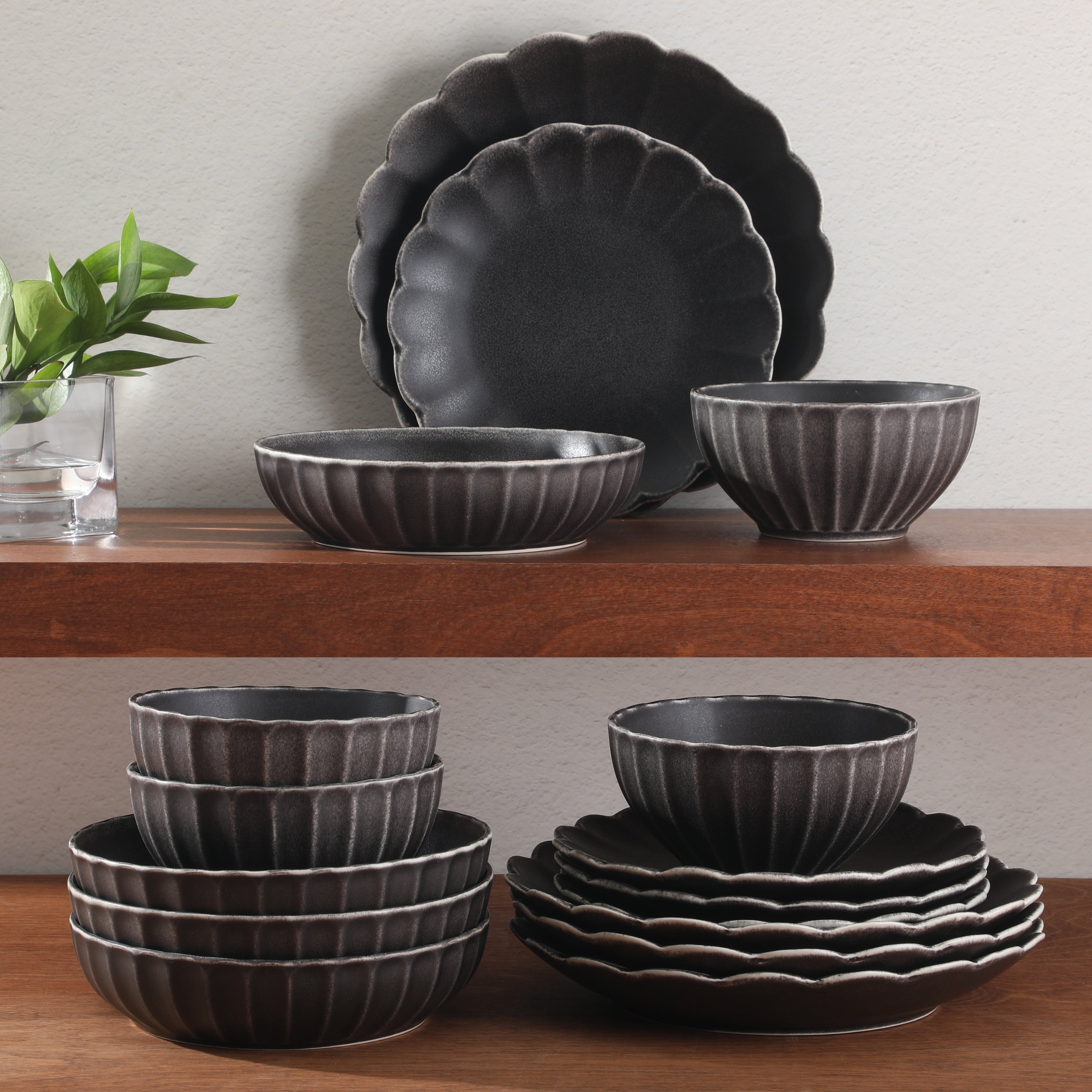 Gibson Elite Malibu Shore 16 Piece Scallop Stoneware Reactive Glaze (Service for 4) Ceramic Plates and Bowls Dinnerware Set