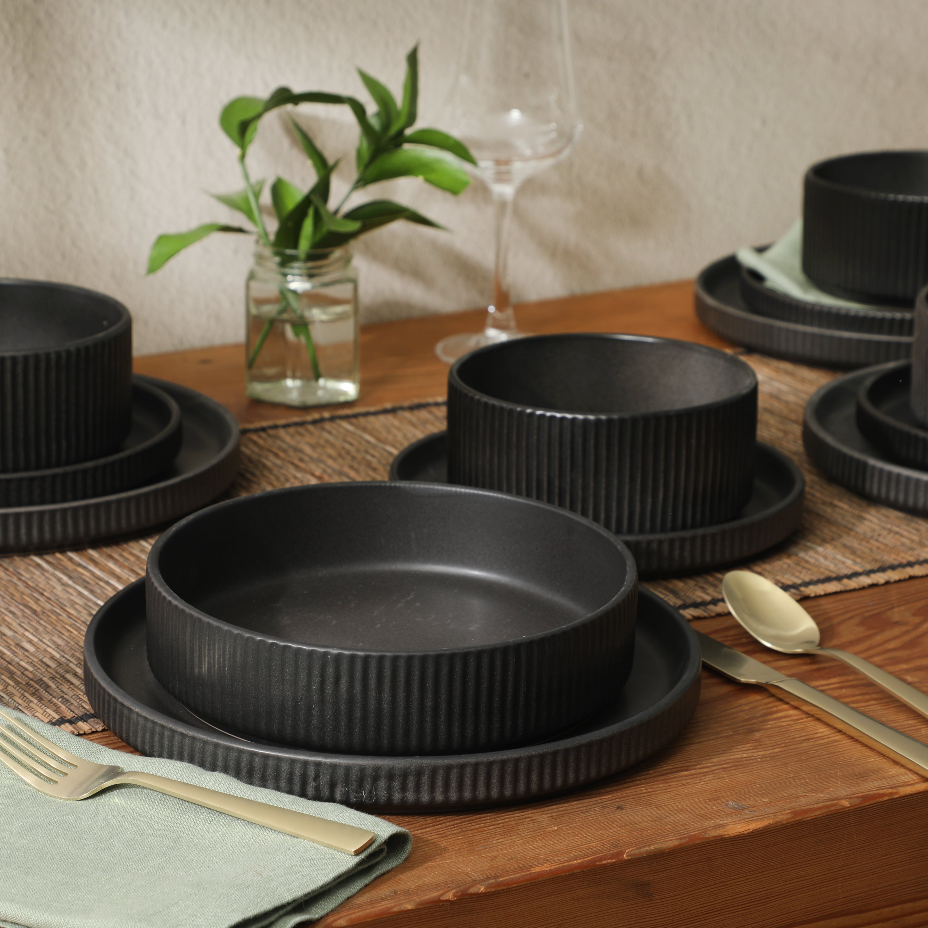 Gibson Elite Deerfield 16-Piece Stoneware Dinnerware Set – Stackable Plates and Bowls, Reactive Glaze Finish, Service for 4 – Microwave & Dishwasher Safe