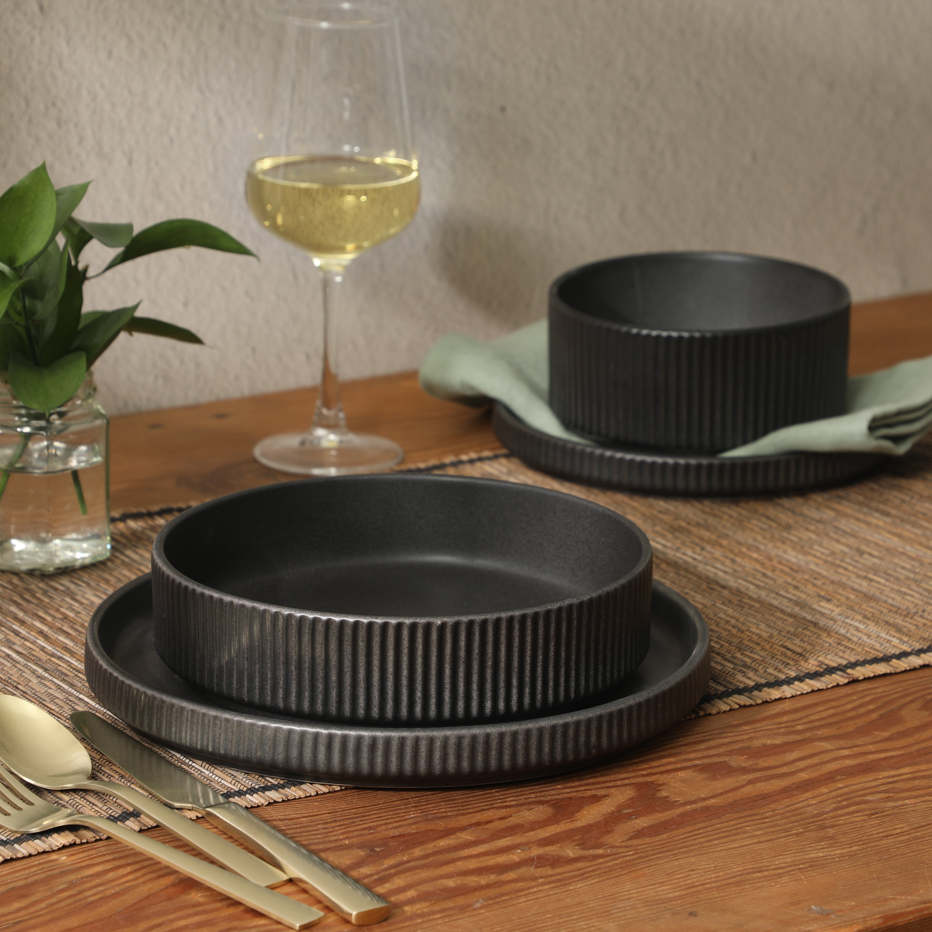 Gibson Elite Deerfield 16-Piece Stoneware Dinnerware Set – Stackable Plates and Bowls, Reactive Glaze Finish, Service for 4 – Microwave & Dishwasher Safe