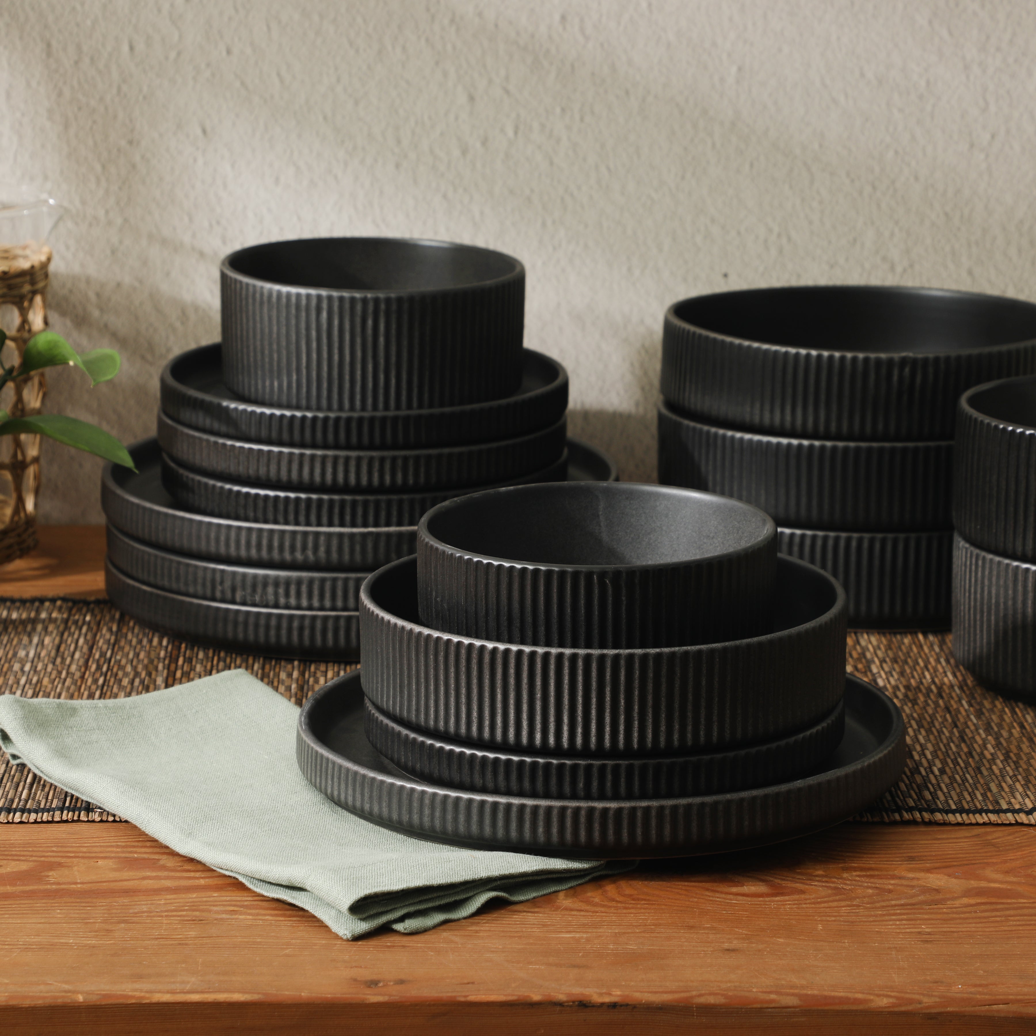 Gibson Elite Deerfield 16-Piece Stoneware Dinnerware Set – Stackable Plates and Bowls, Reactive Glaze Finish, Service for 4 – Microwave & Dishwasher Safe