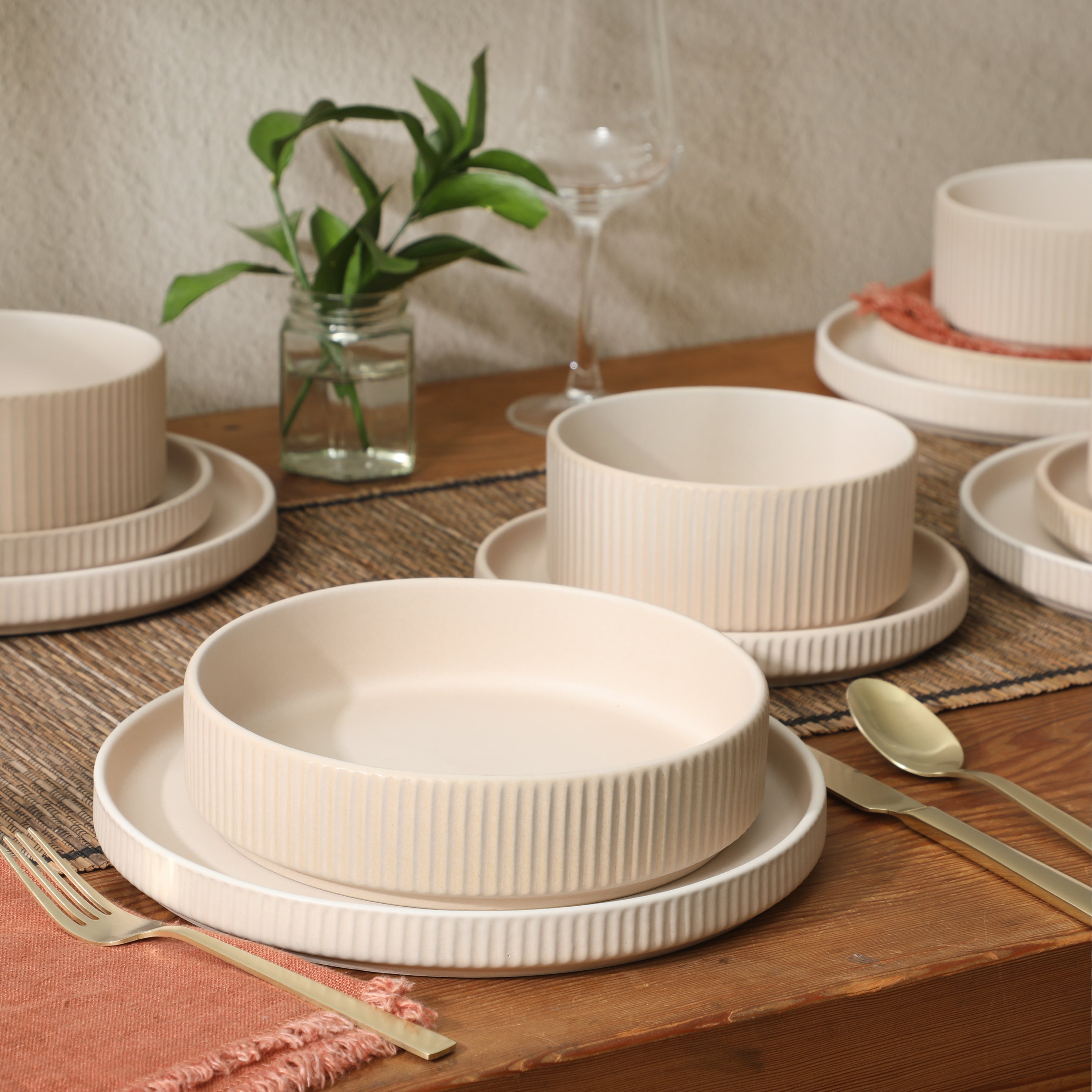 Gibson Elite Deerfield 16-Piece Stoneware Dinnerware Set – Stackable Plates and Bowls, Reactive Glaze Finish, Service for 4 – Microwave & Dishwasher Safe