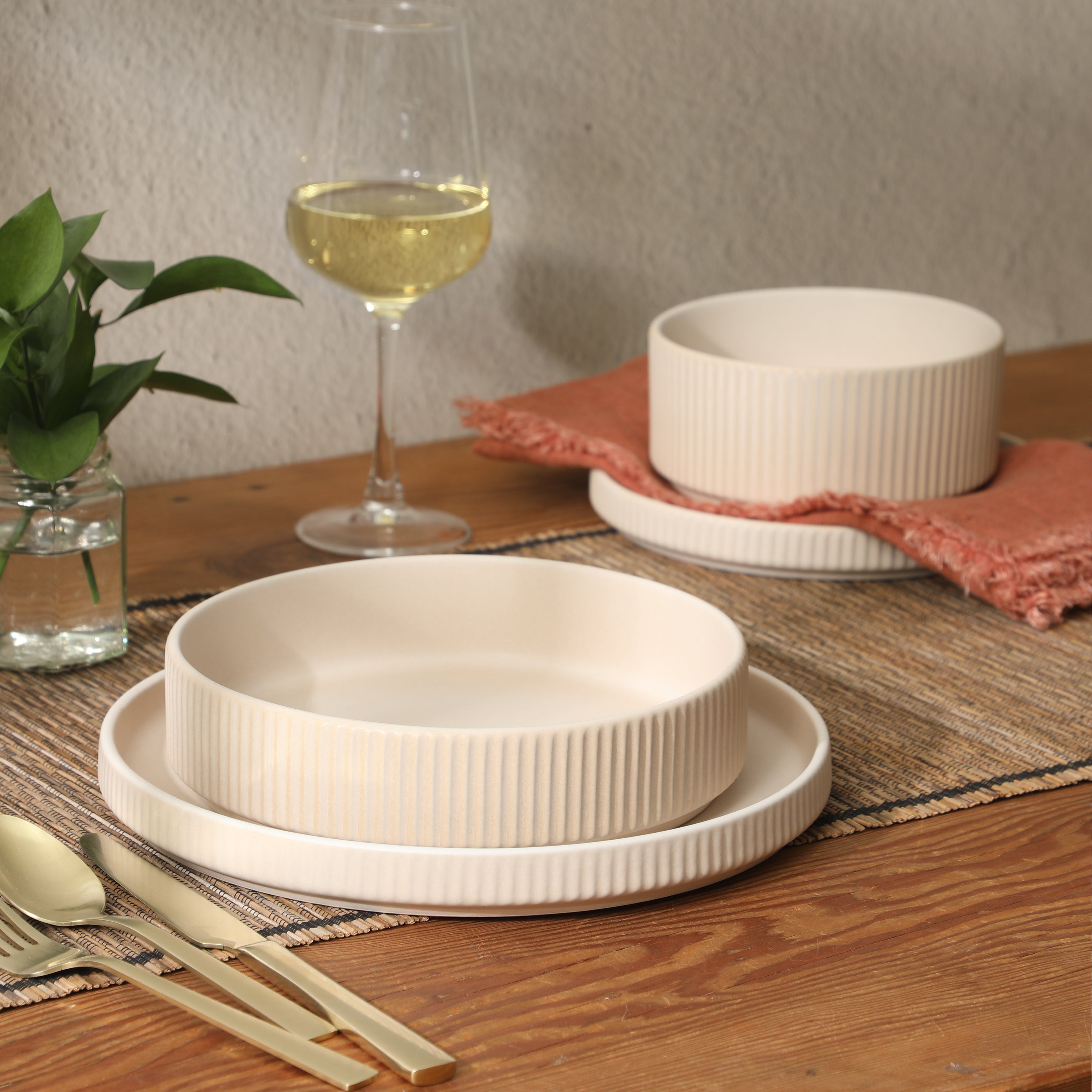 Gibson Elite Deerfield 16-Piece Stoneware Dinnerware Set – Stackable Plates and Bowls, Reactive Glaze Finish, Service for 4 – Microwave & Dishwasher Safe