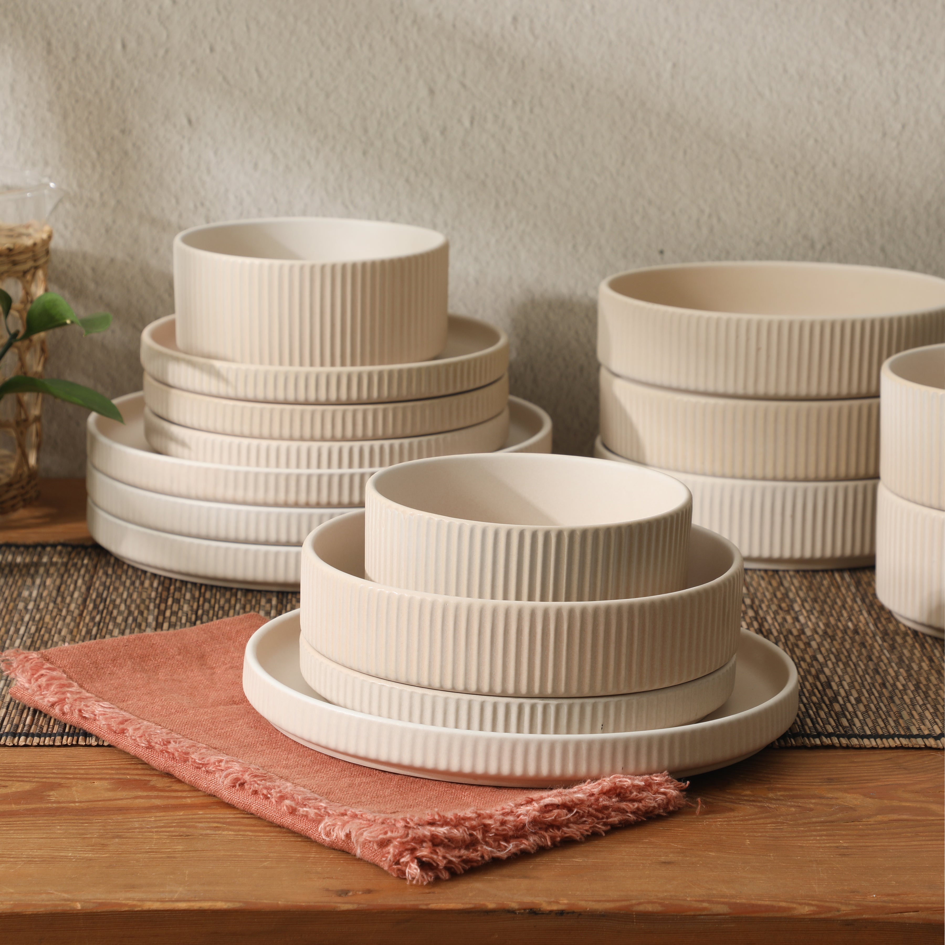Gibson Elite Deerfield 16-Piece Stoneware Dinnerware Set – Stackable Plates and Bowls, Reactive Glaze Finish, Service for 4 – Microwave & Dishwasher Safe