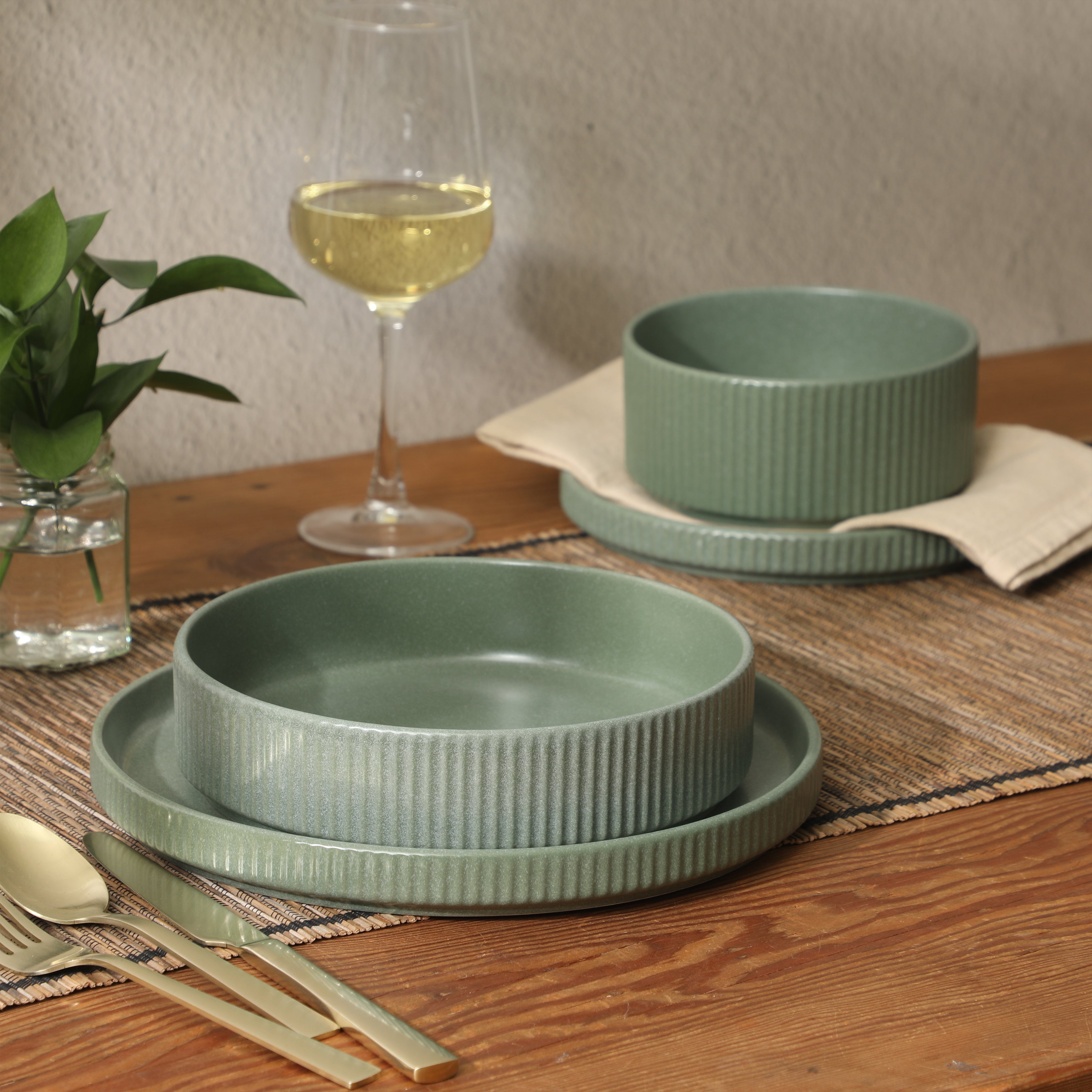 Gibson Elite Deerfield 16-Piece Stoneware Dinnerware Set – Stackable Plates and Bowls, Reactive Glaze Finish, Service for 4 – Microwave & Dishwasher Safe
