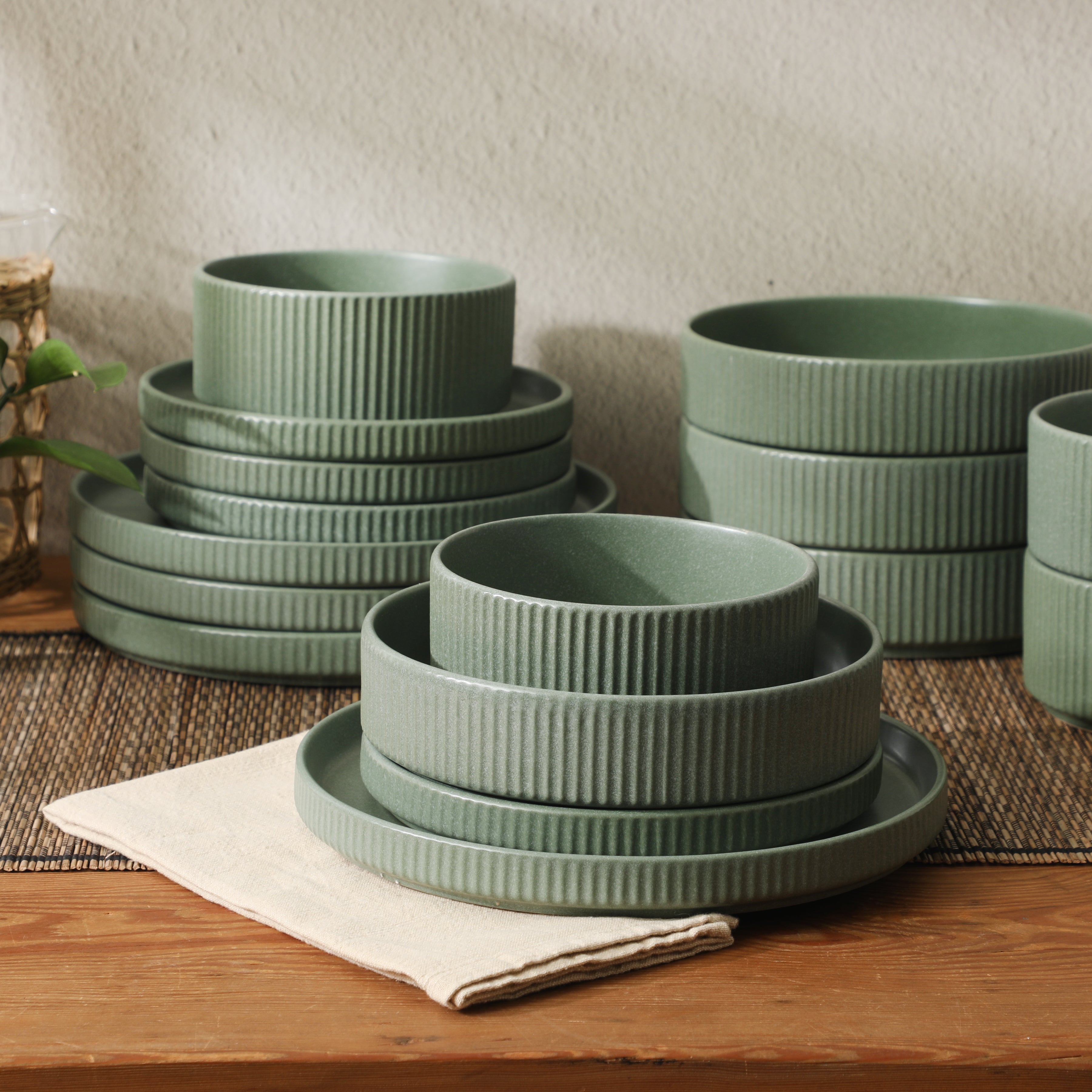 Gibson Elite Deerfield 16-Piece Stoneware Dinnerware Set – Stackable Plates and Bowls, Reactive Glaze Finish, Service for 4 – Microwave & Dishwasher Safe